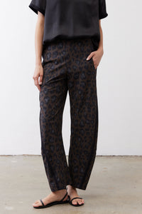 Loose work pants in dark leopard print with elastic waistband and ankle-length relaxed fit
