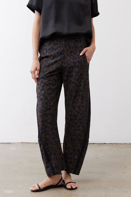 Loose work pants in dark leopard print with elastic waistband and ankle-length relaxed fit