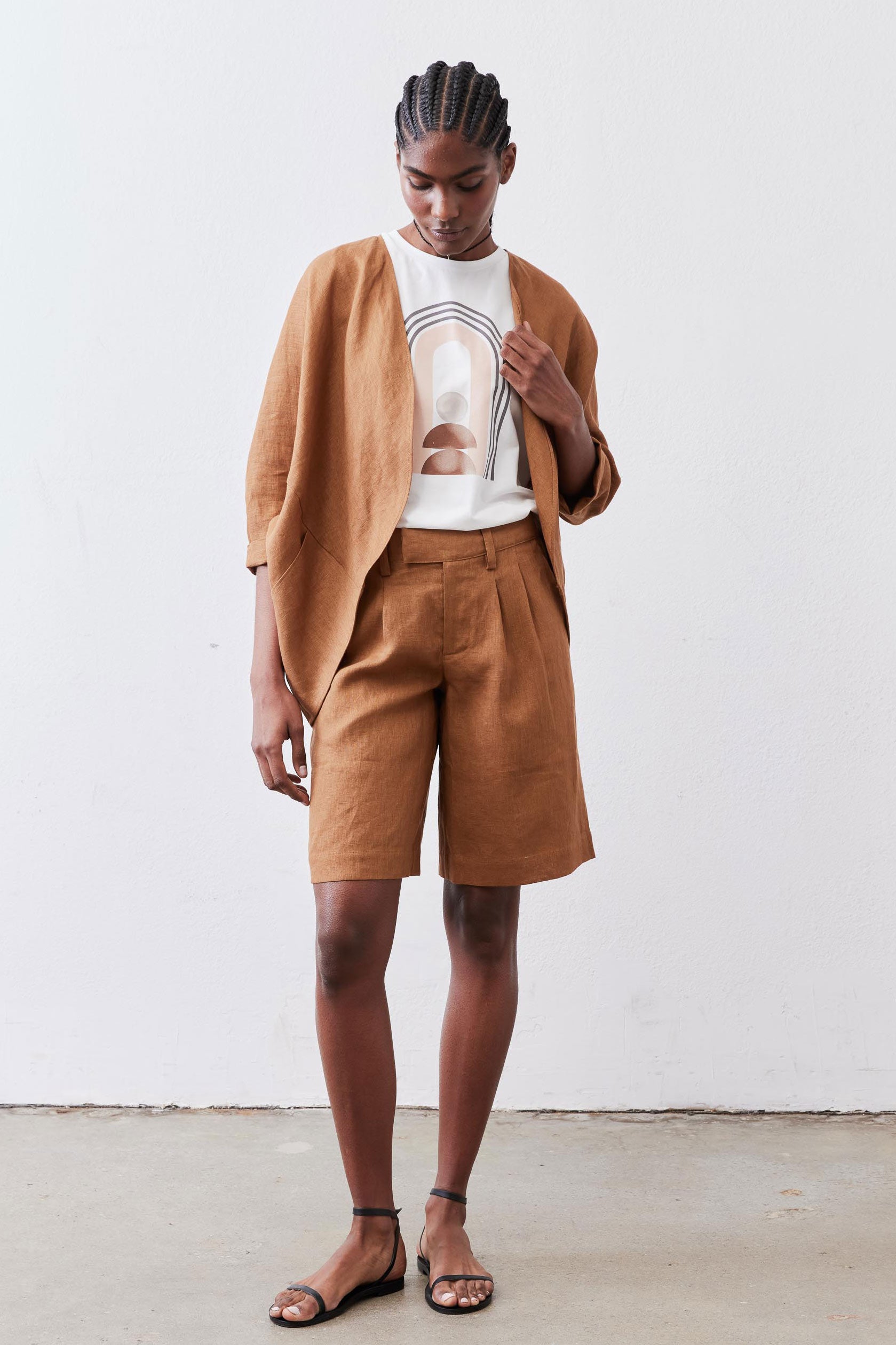 The Pleated Bermuda Shorts | Caramel – Ruti