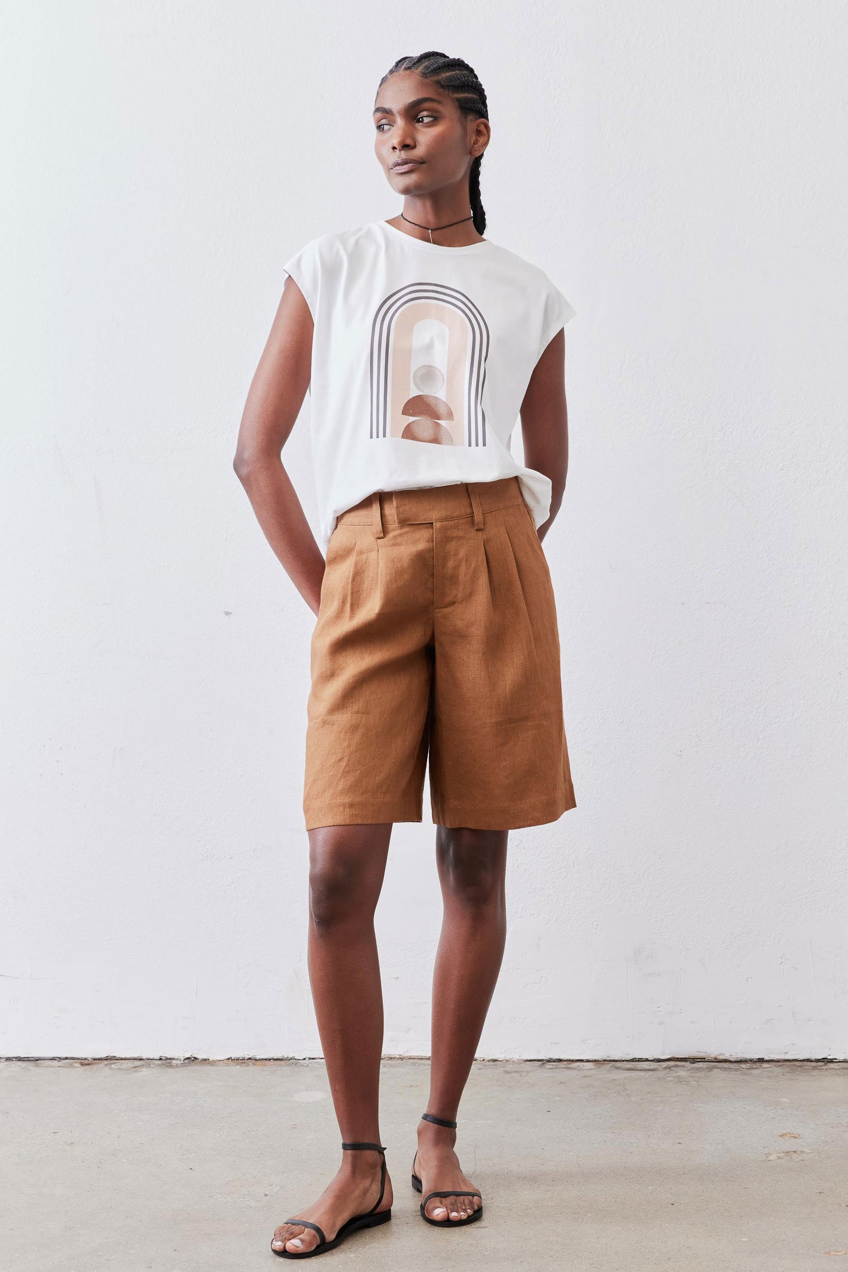 The Pleated Bermuda Shorts | Caramel – Ruti