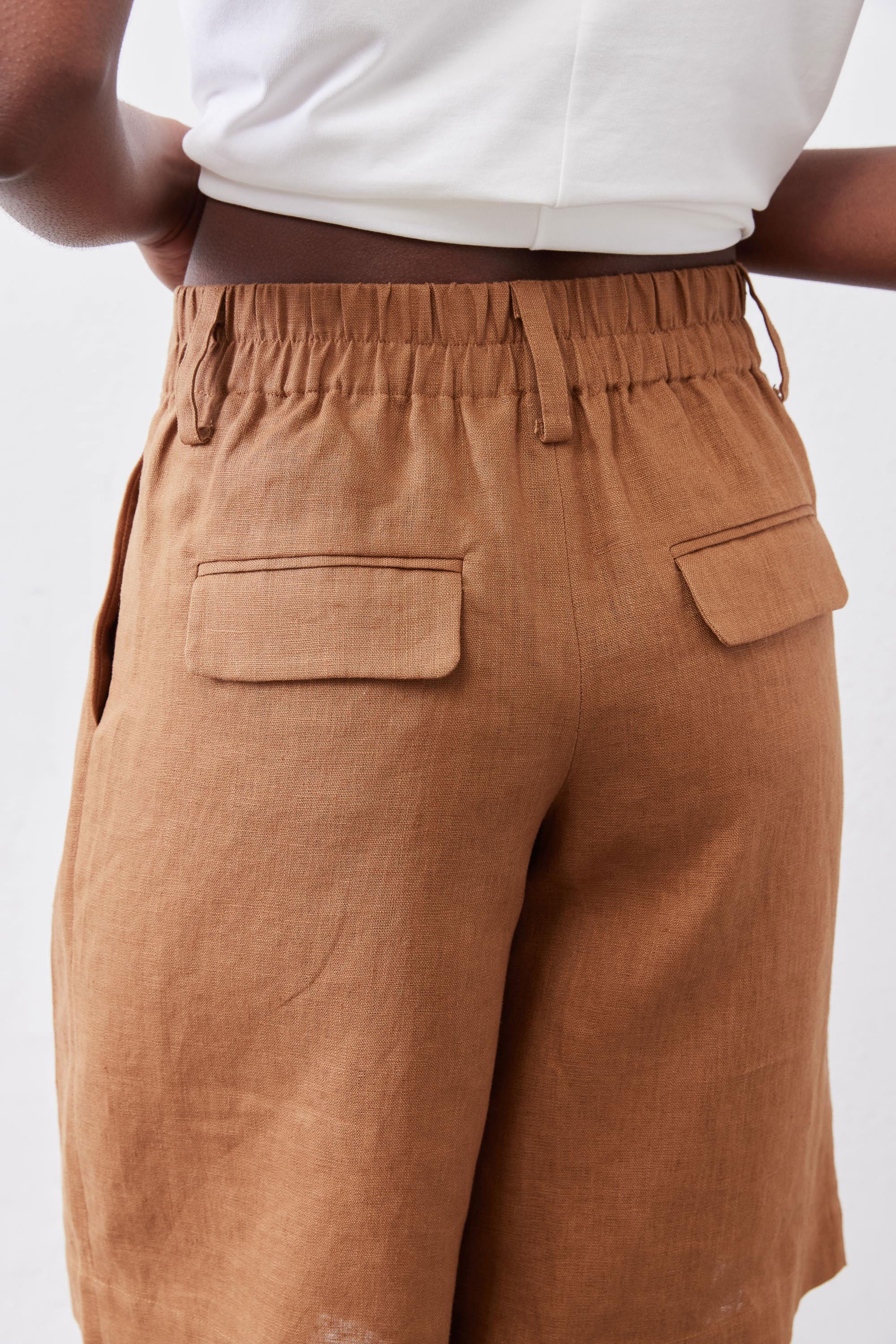 The Pleated Bermuda Shorts | Caramel – Ruti