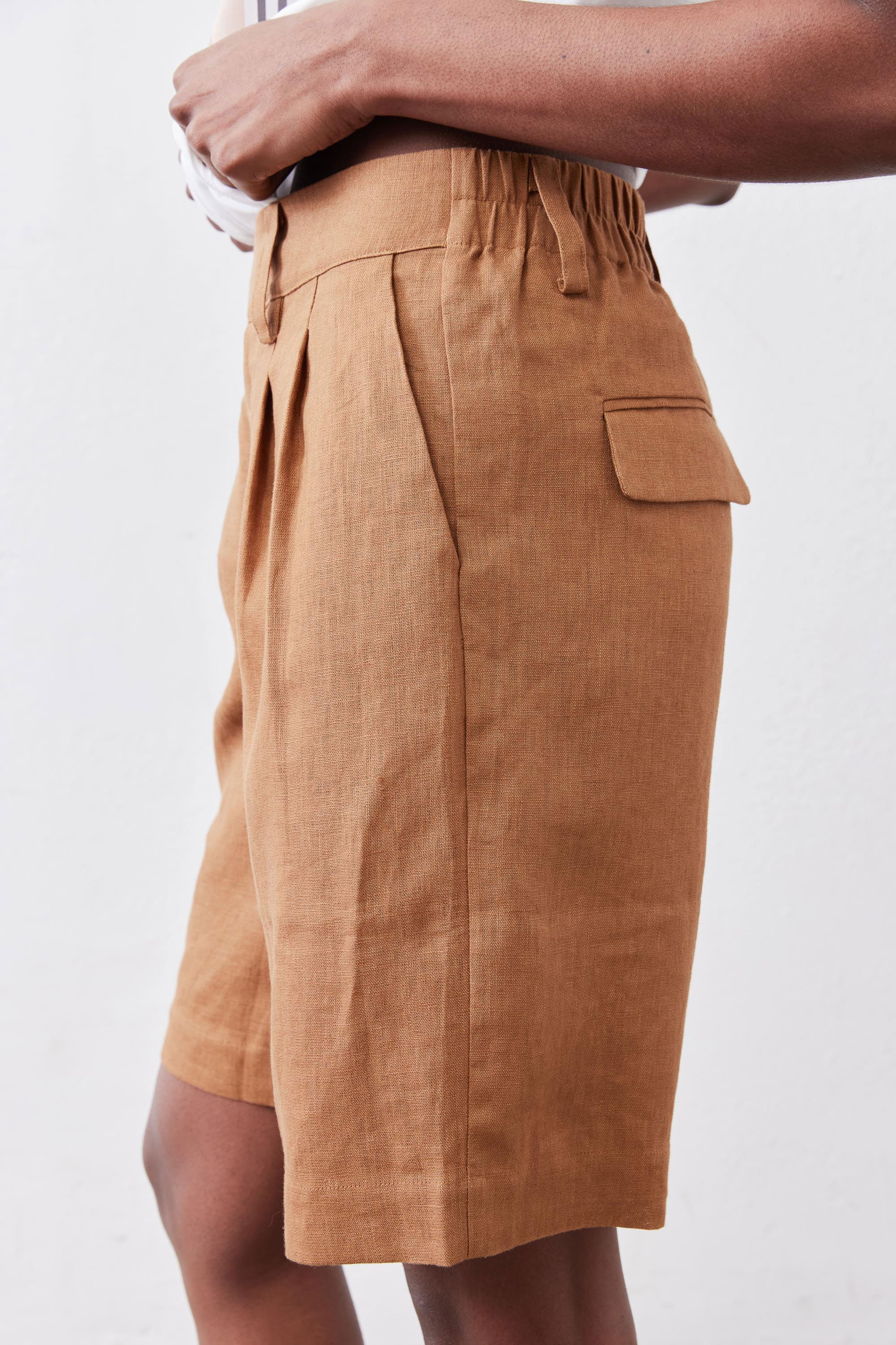 The Pleated Bermuda Shorts | Caramel – Ruti