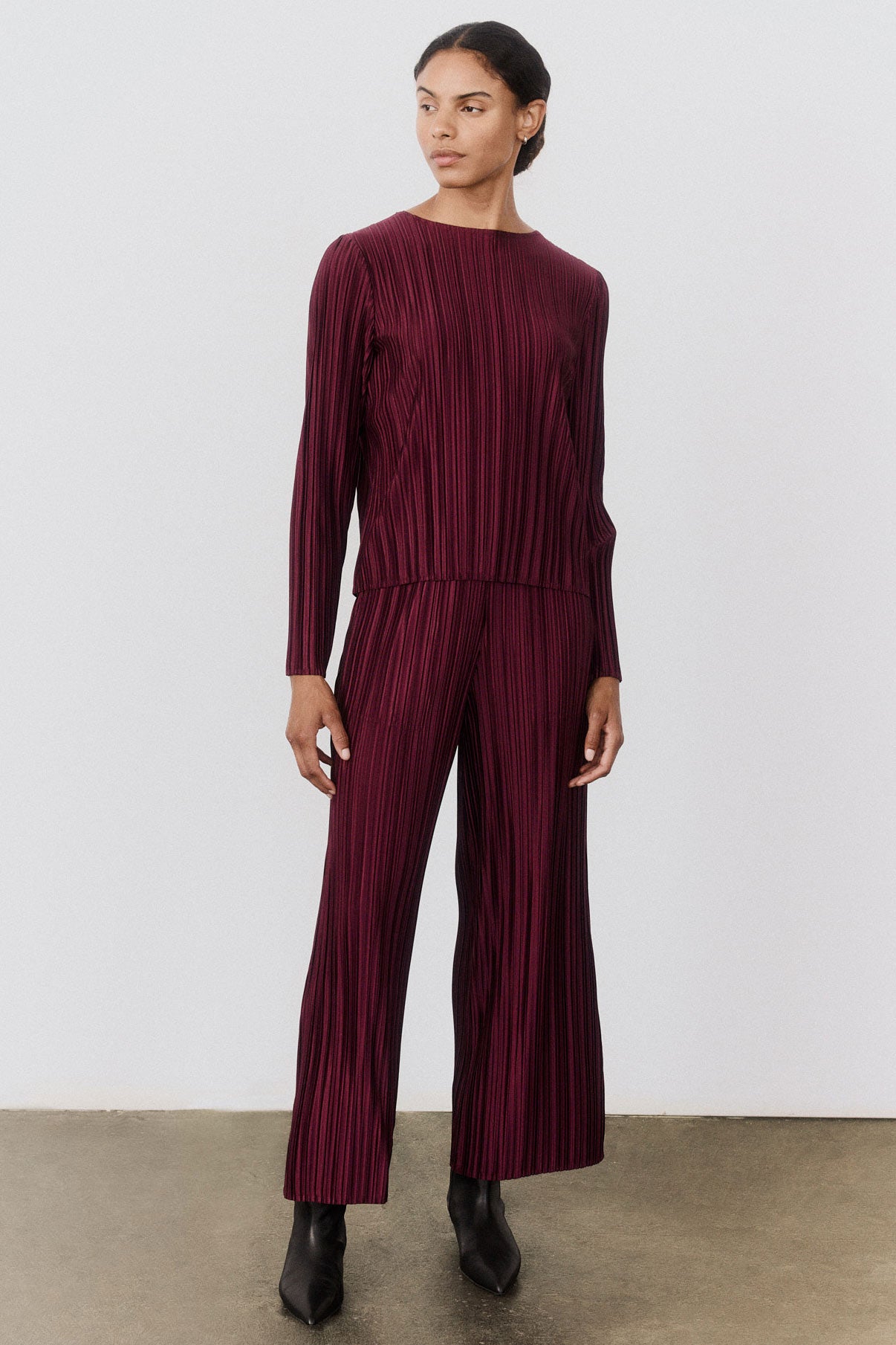 Relaxed Pleated Pants