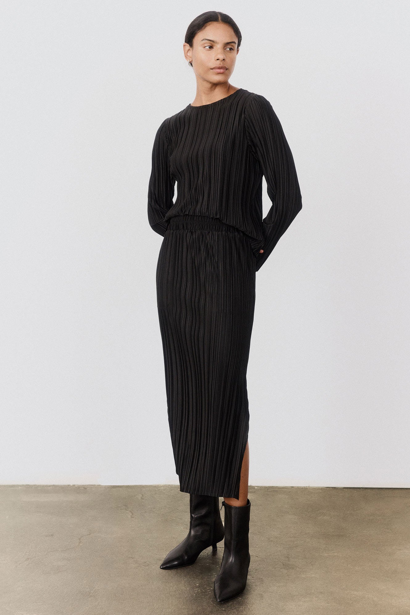 Relaxed Pleated Skirt