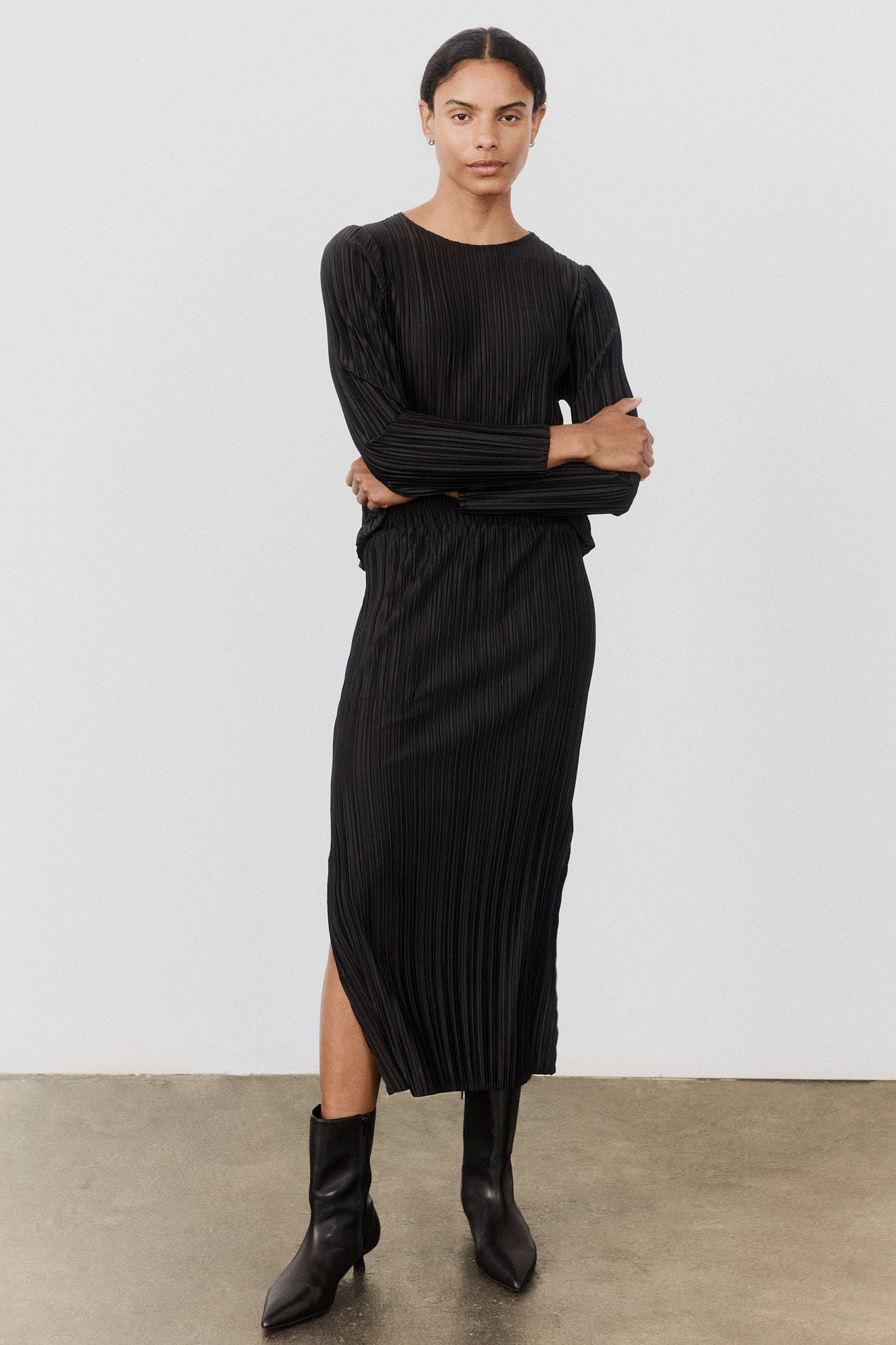 Relaxed Pleated Skirt