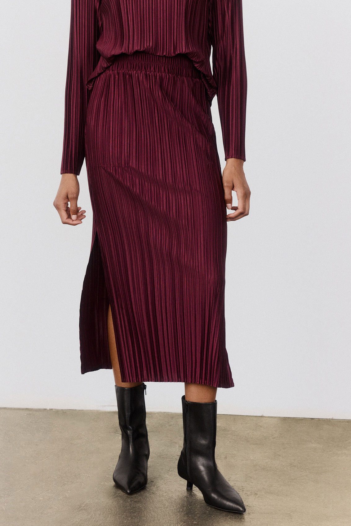 Relaxed Pleated Skirt