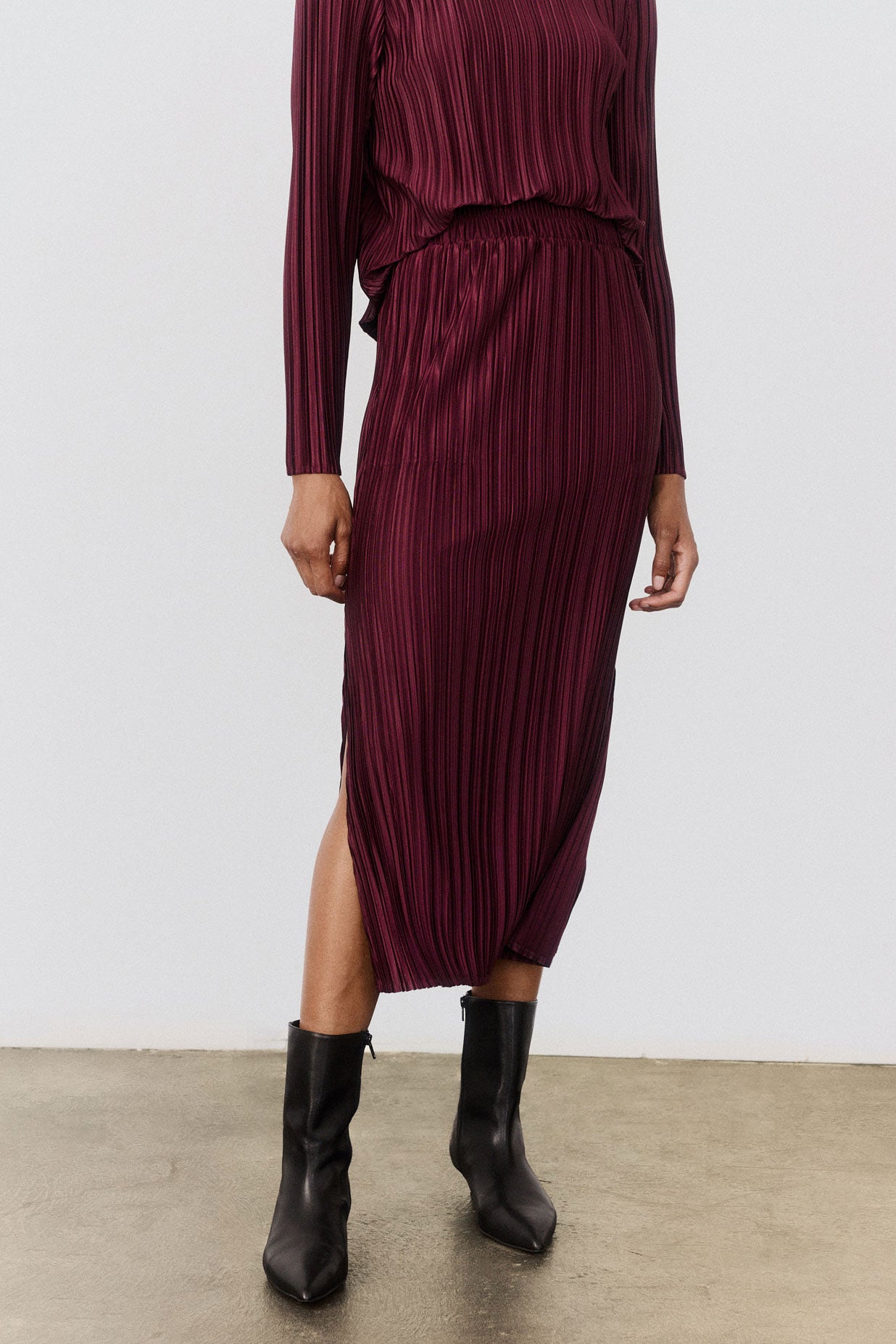 Relaxed Pleated Skirt
