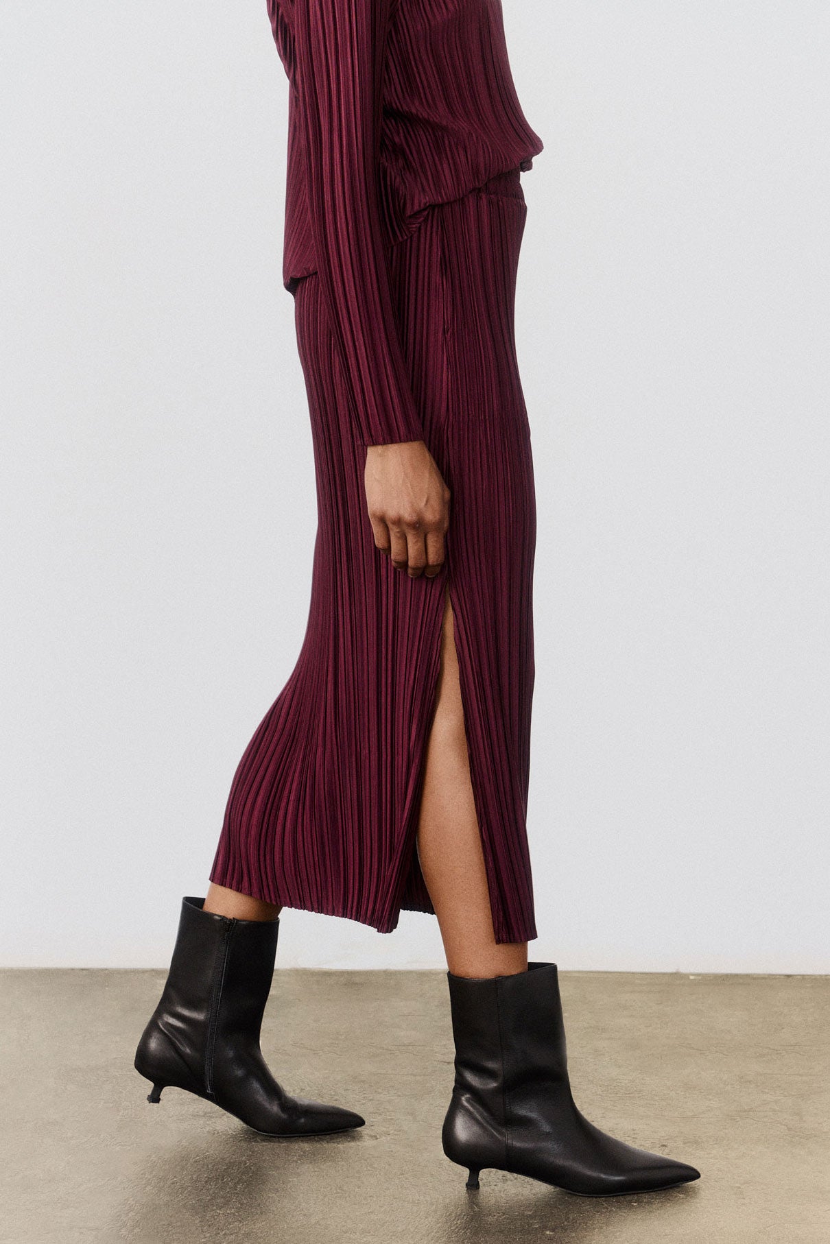 Relaxed Pleated Skirt