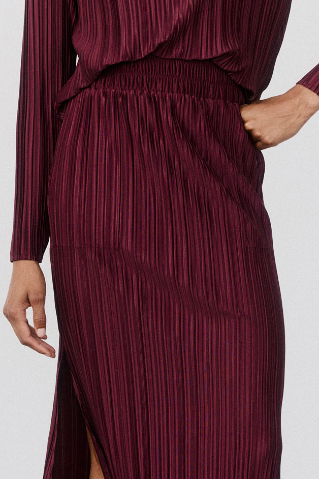 Relaxed Pleated Skirt