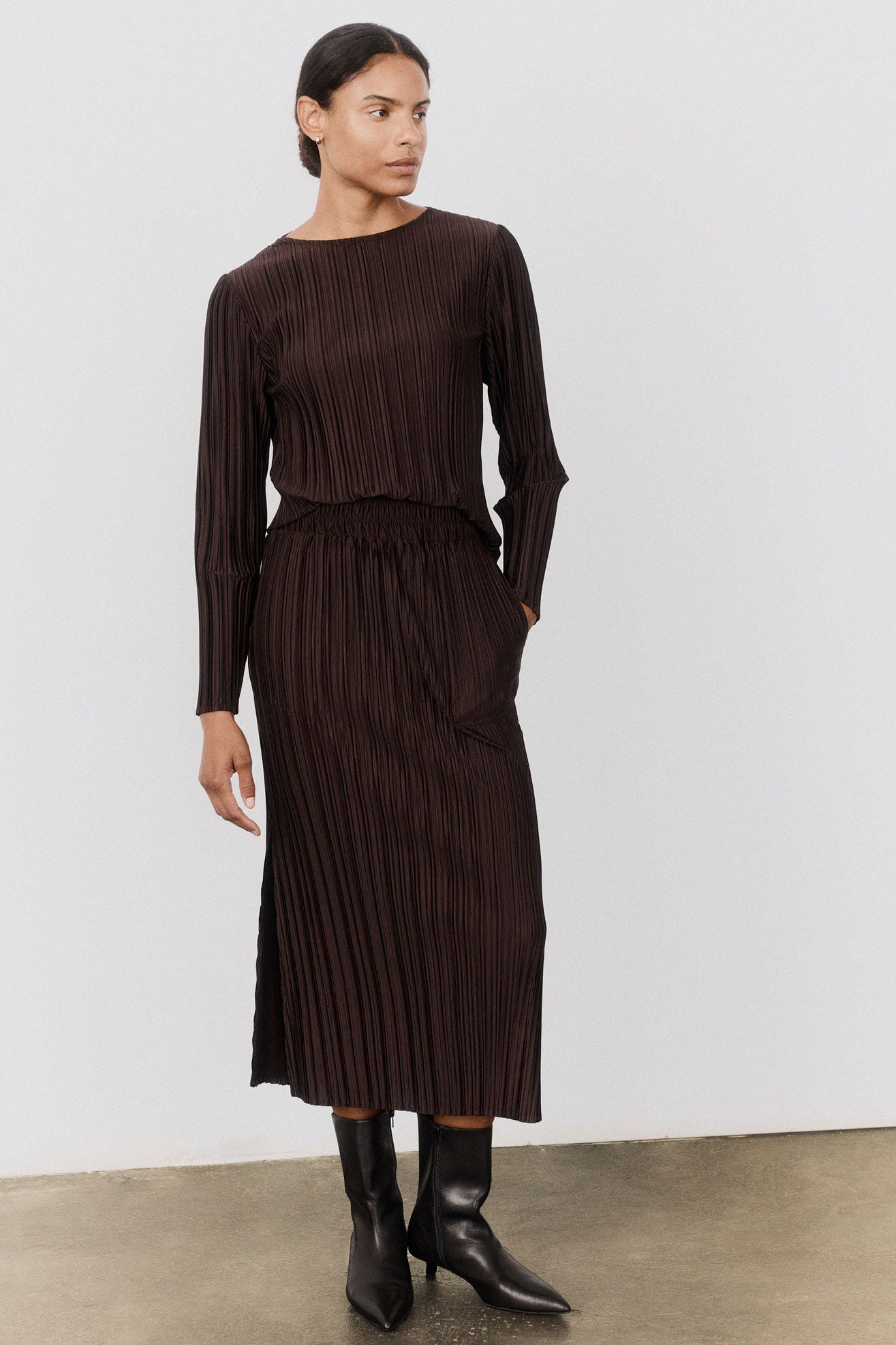 Relaxed Pleated Skirt