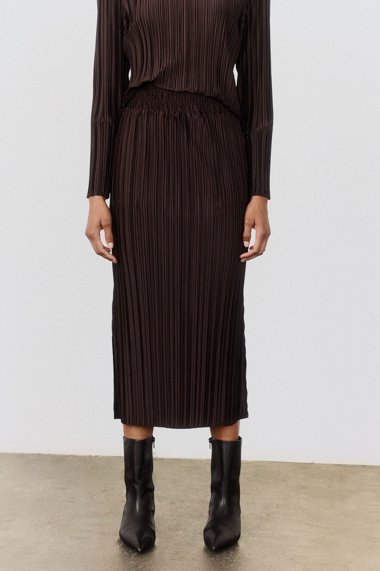 Relaxed Pleated Skirt