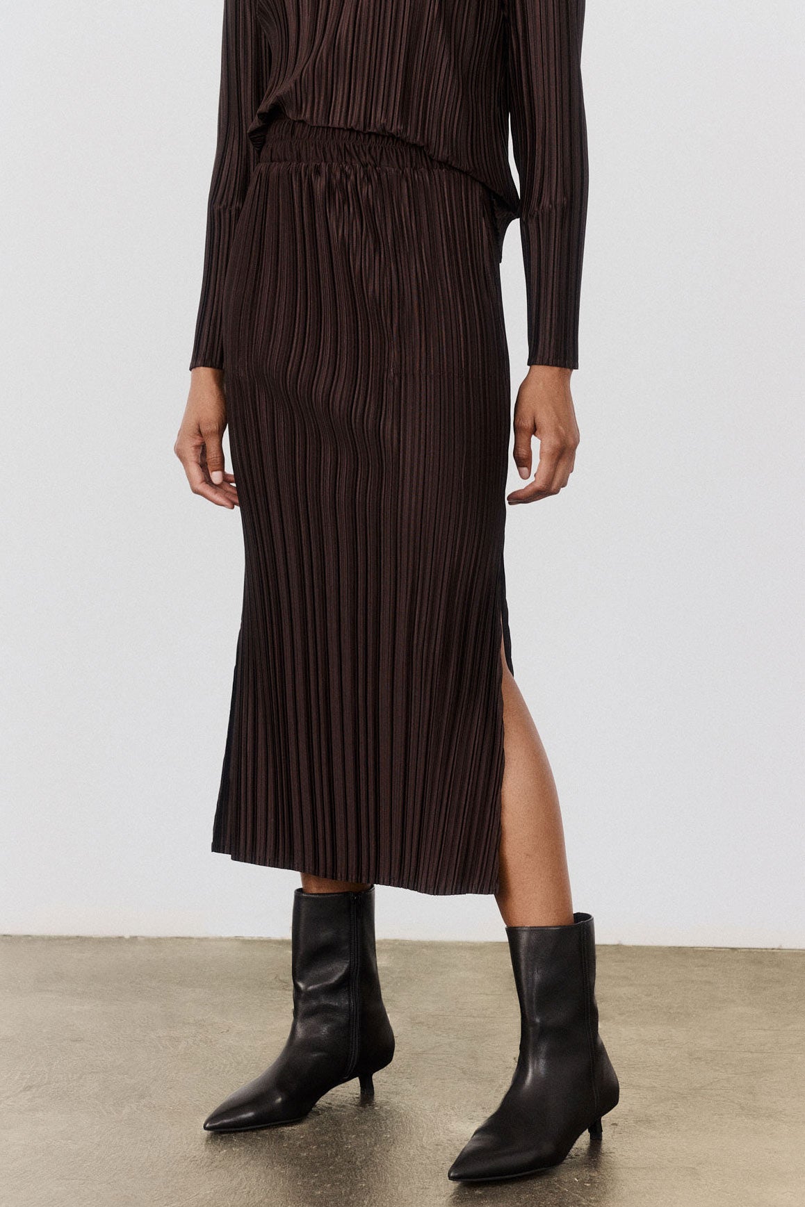 Relaxed Pleated Skirt