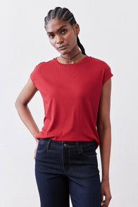 Garnet red ribbed crew-neck tee, short sleeves