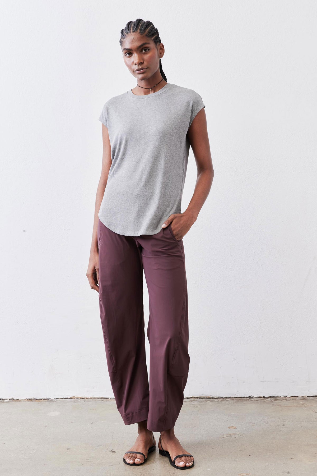 Gray melange ribbed crew-neck tuck-in tee, short sleeves