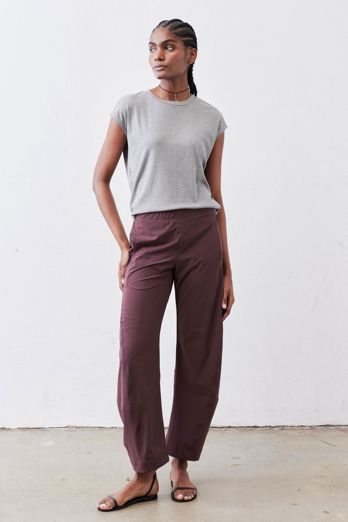 Gray melange ribbed crew-neck tee, relaxed fit with short sleeves
