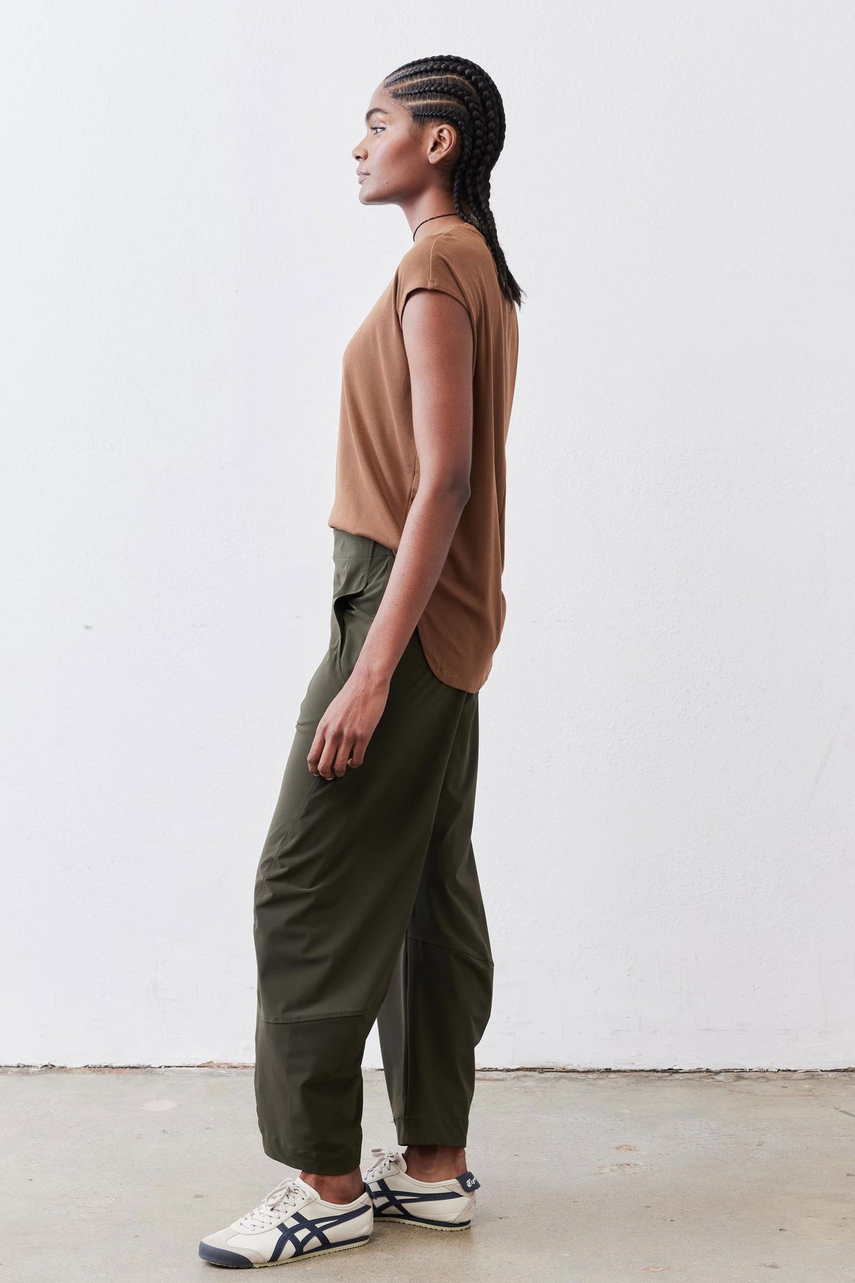 Deep oak ribbed tuck-in tee in side profile, short sleeves and crew neck