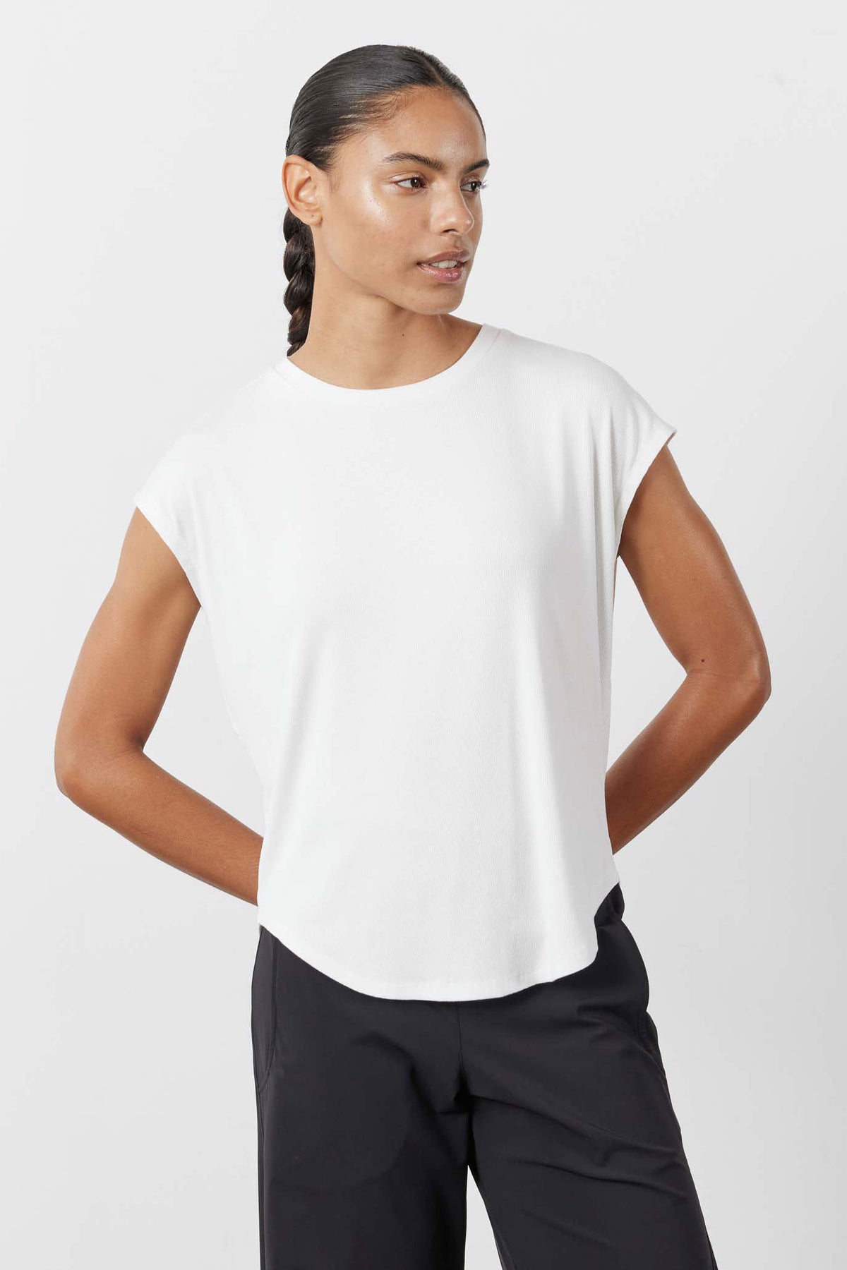 White ribbed tuck-in tee, crew neck and short sleeves with curved hem