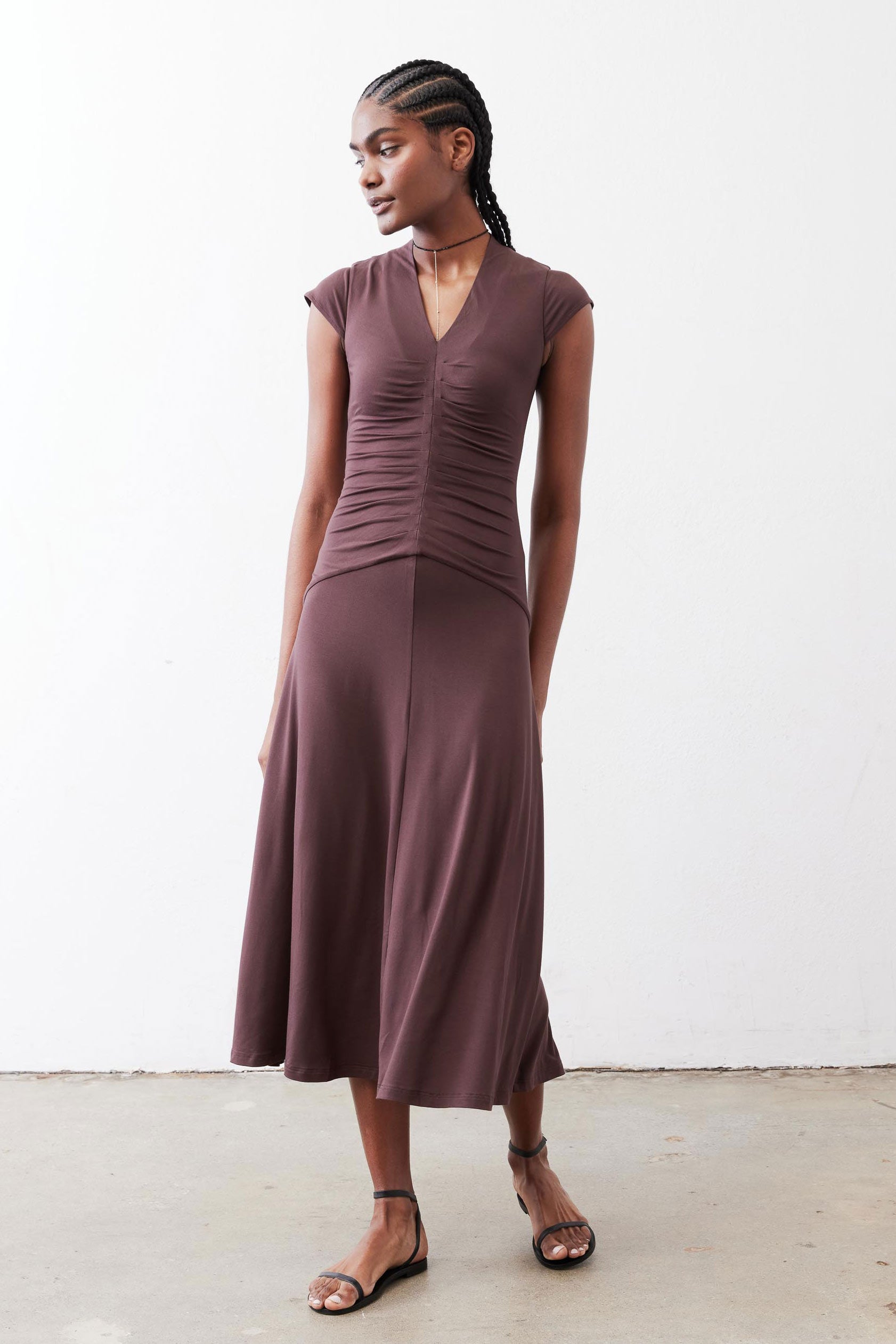 The Ruched Midi Dress Chocolate / M The Ruched Midi Dress Chocolate / M