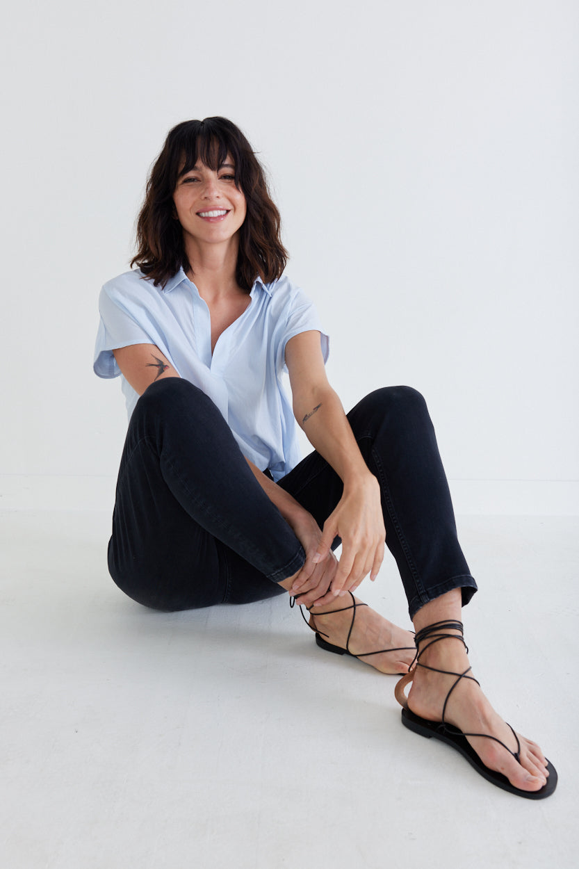 Dark fitted jeans with slim straight legs and five-pocket front
