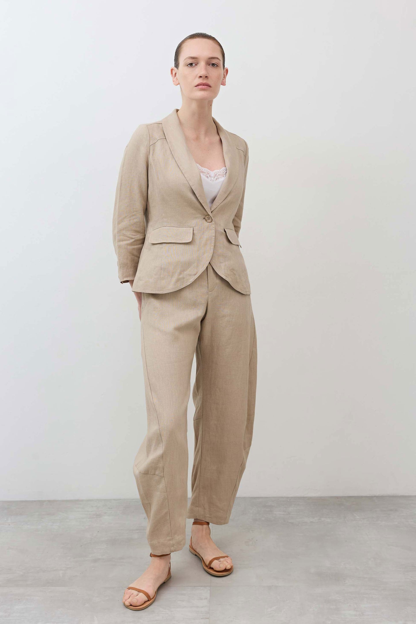Light beige linen pants, relaxed leg shape, elastic waistband and ankle-length hem