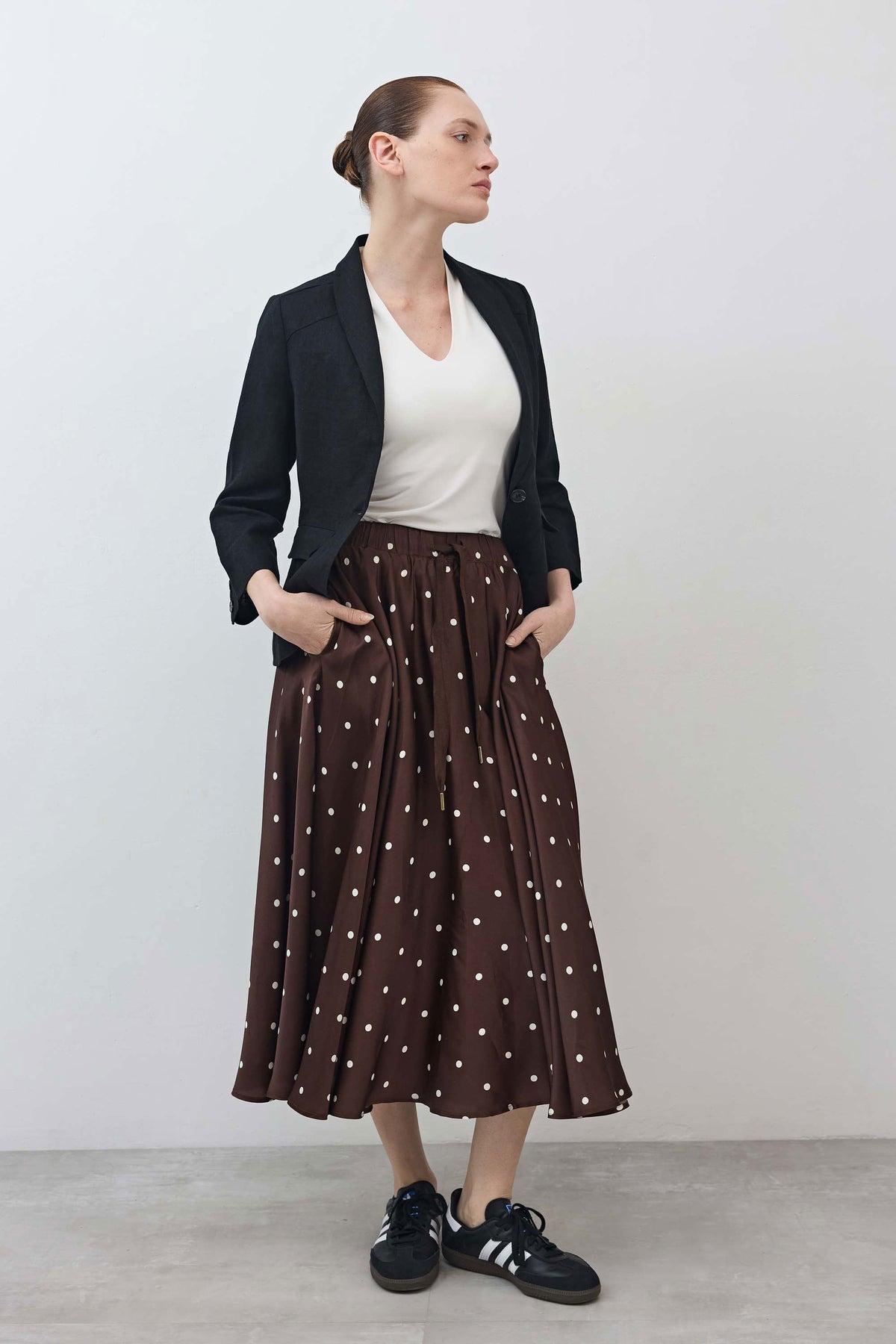 Brown polka-dot pull-on maxi skirt with pleated tiers and elastic waist