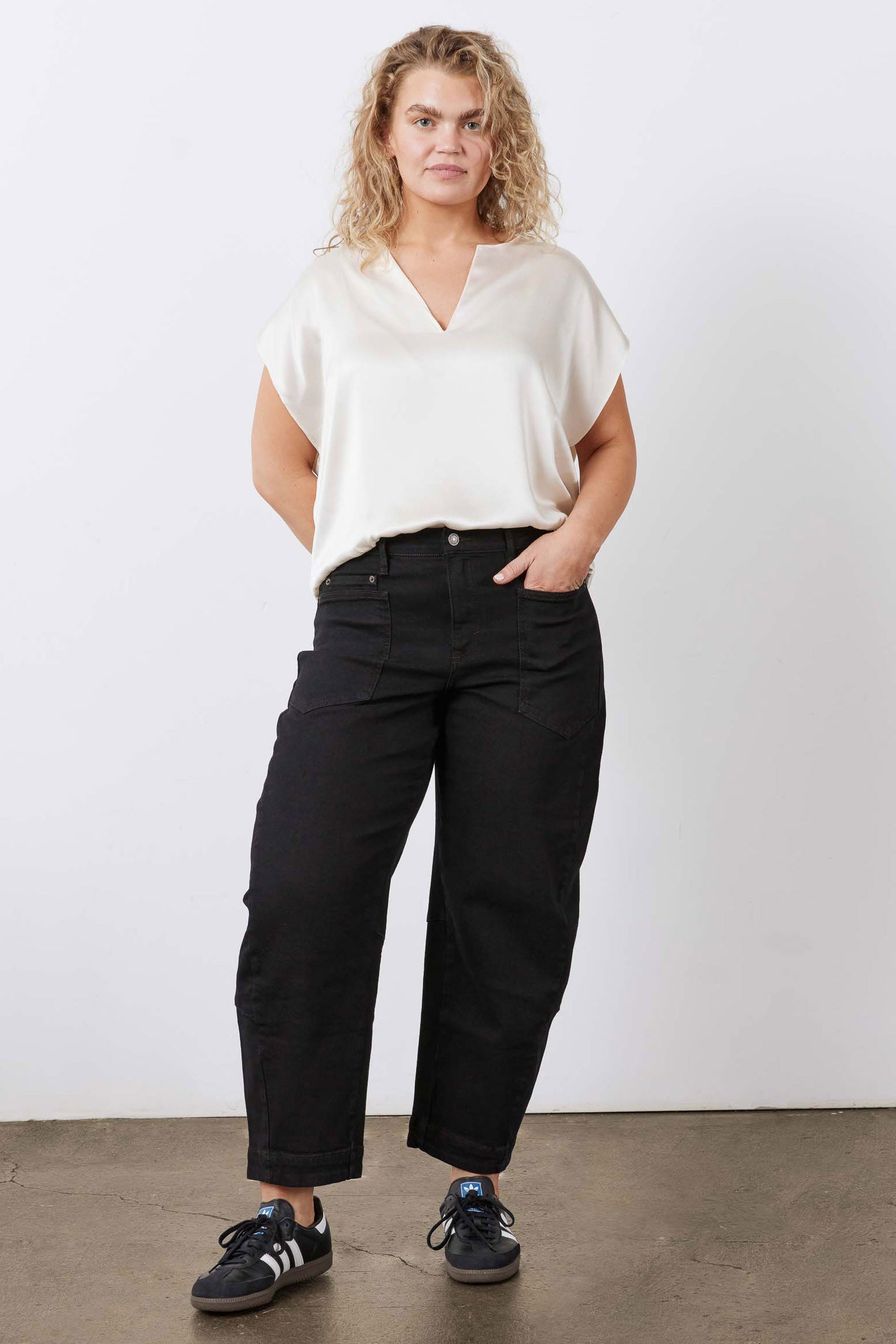 The Petite Slouchy Jeans 2.0 | Black Slouchy Jeans - Ruti | Dusted