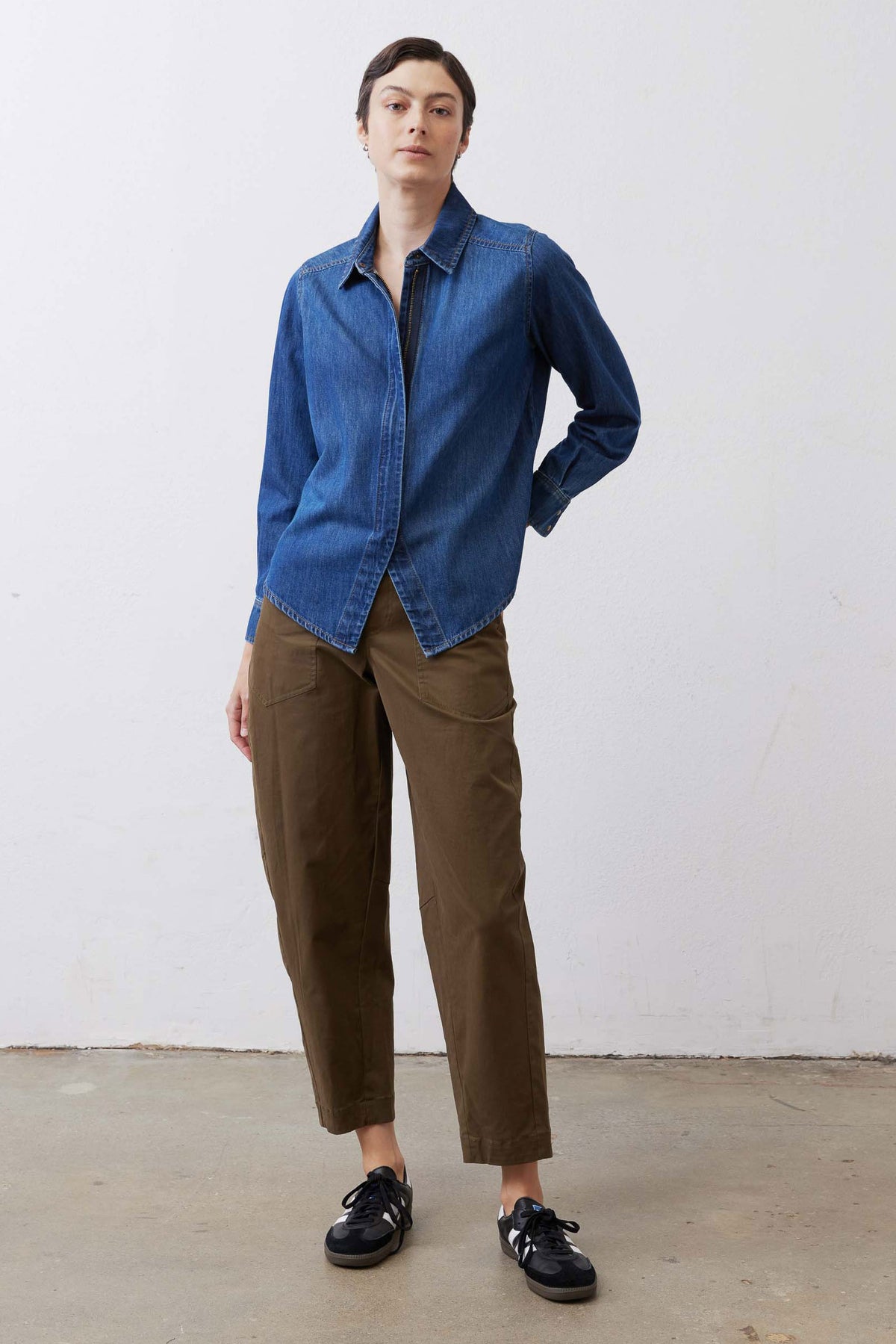 Olive slouchy twill pants with cuffed ankle, front pockets, and belt loops.