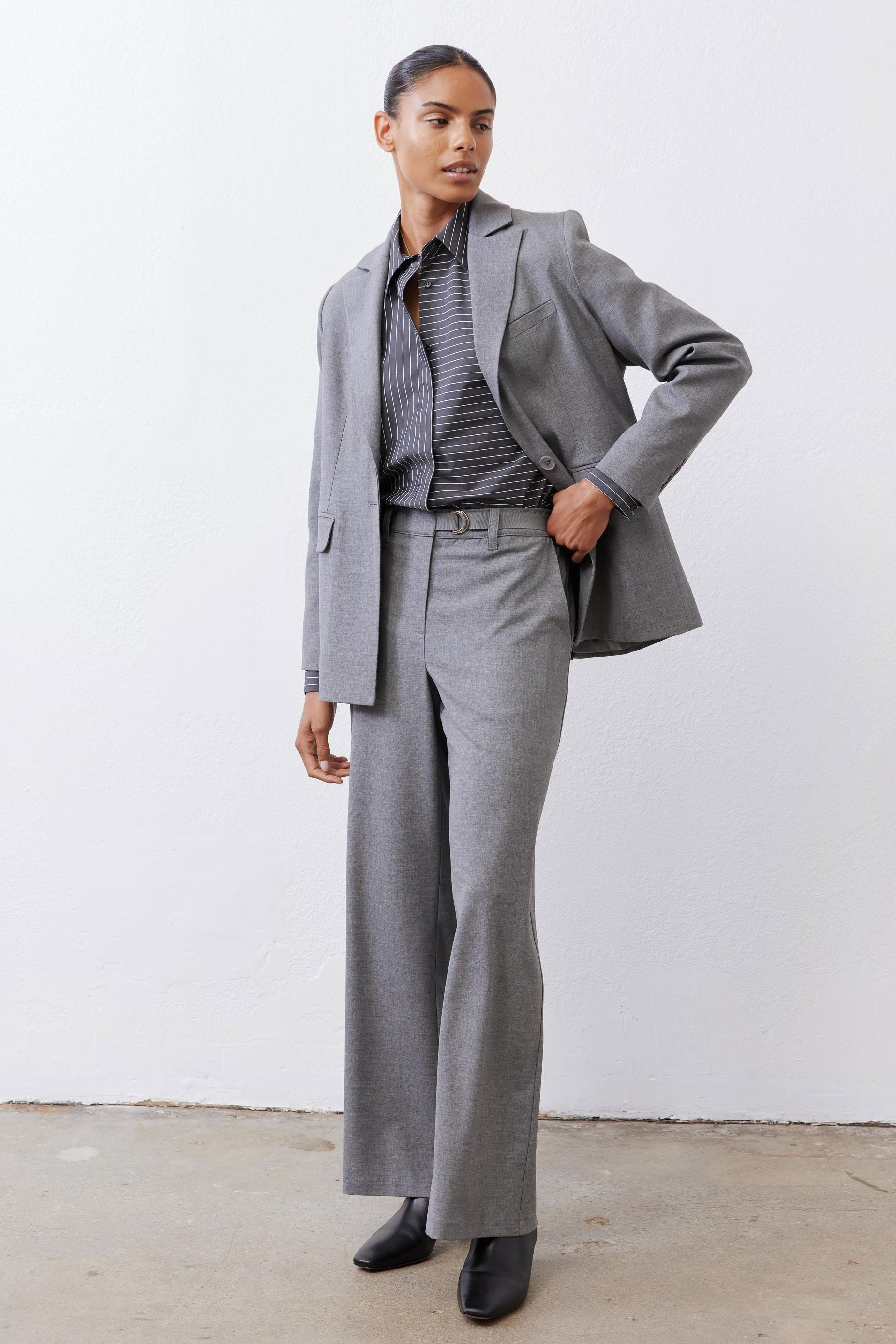 Gray melange squared off blazer with open front, square lapels, and flap pockets
