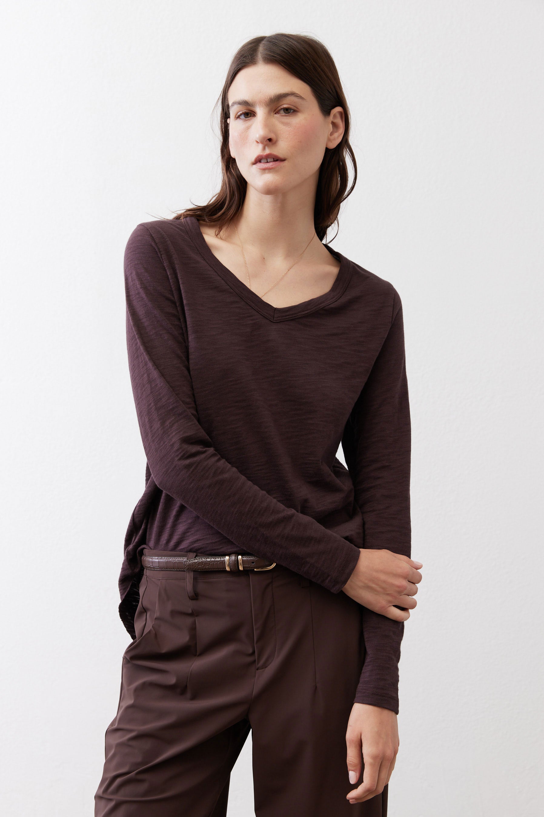 Coffee-brown V-neck long-sleeve swing top with relaxed fit