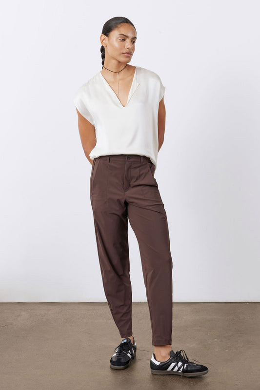 Petite Not Too Tapered Pants