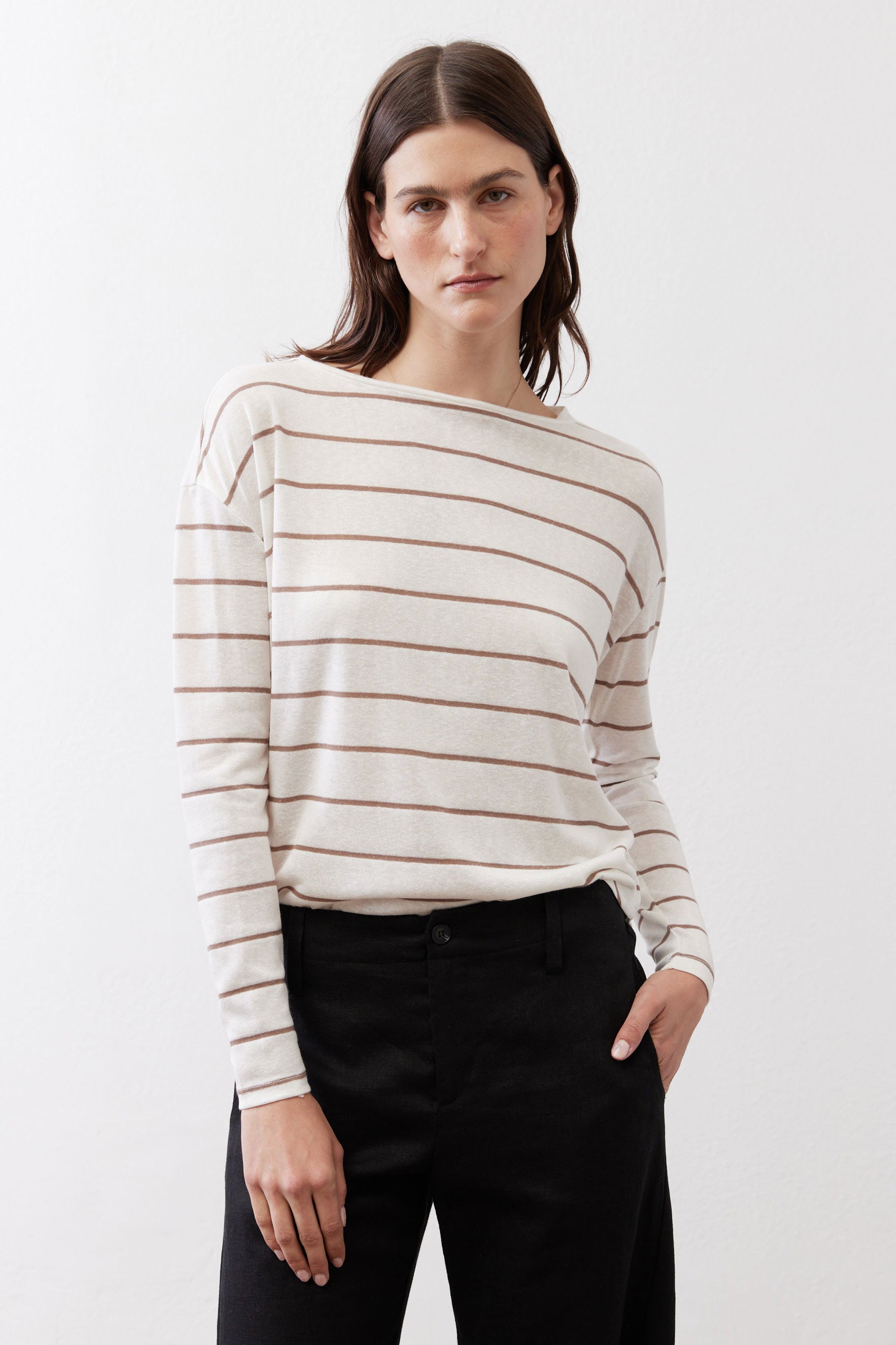Striped long-sleeve top with crew neck and long sleeves