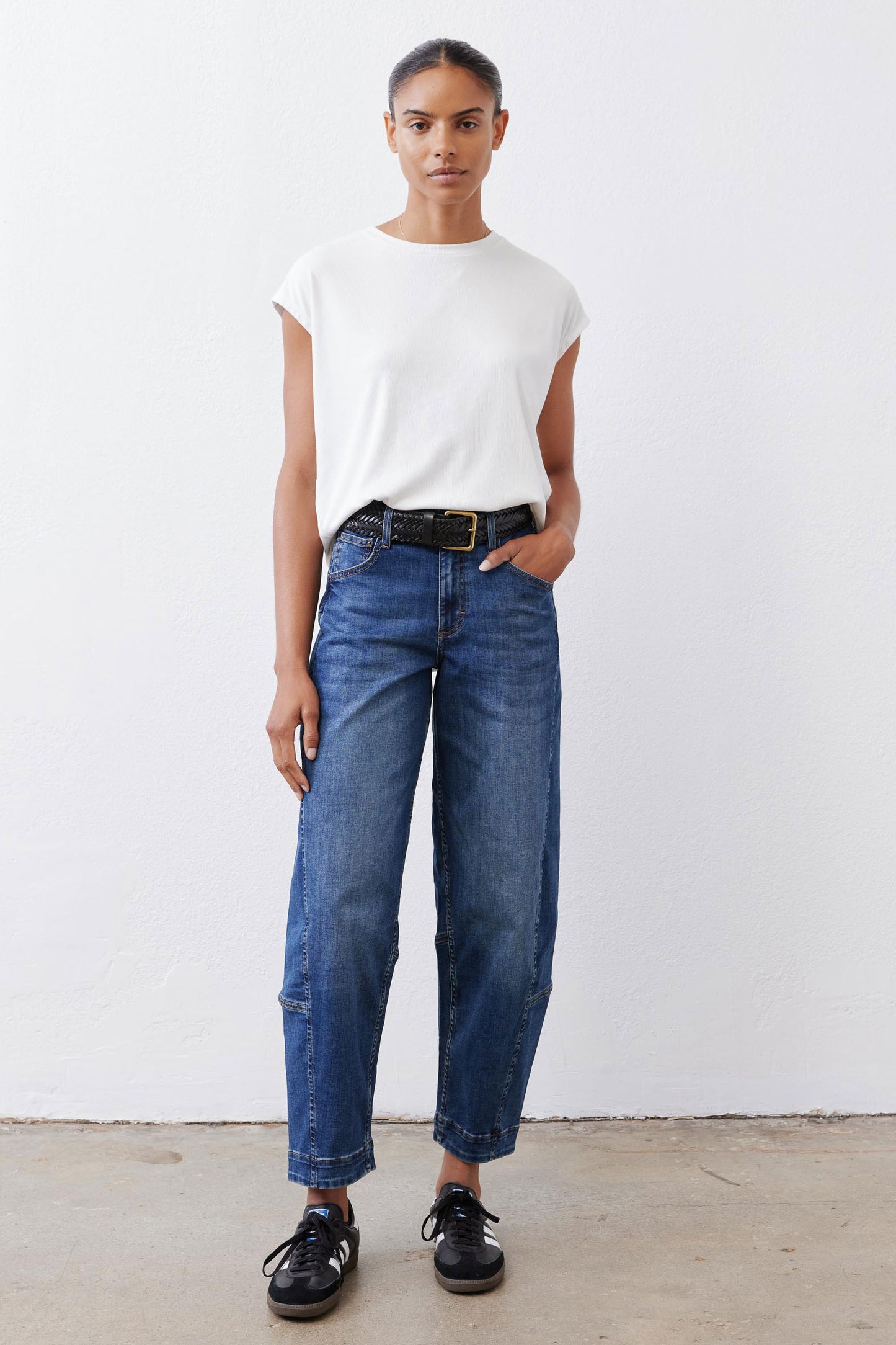 Indigo wide barrel-leg jeans with straight yoke seams and button-front closure