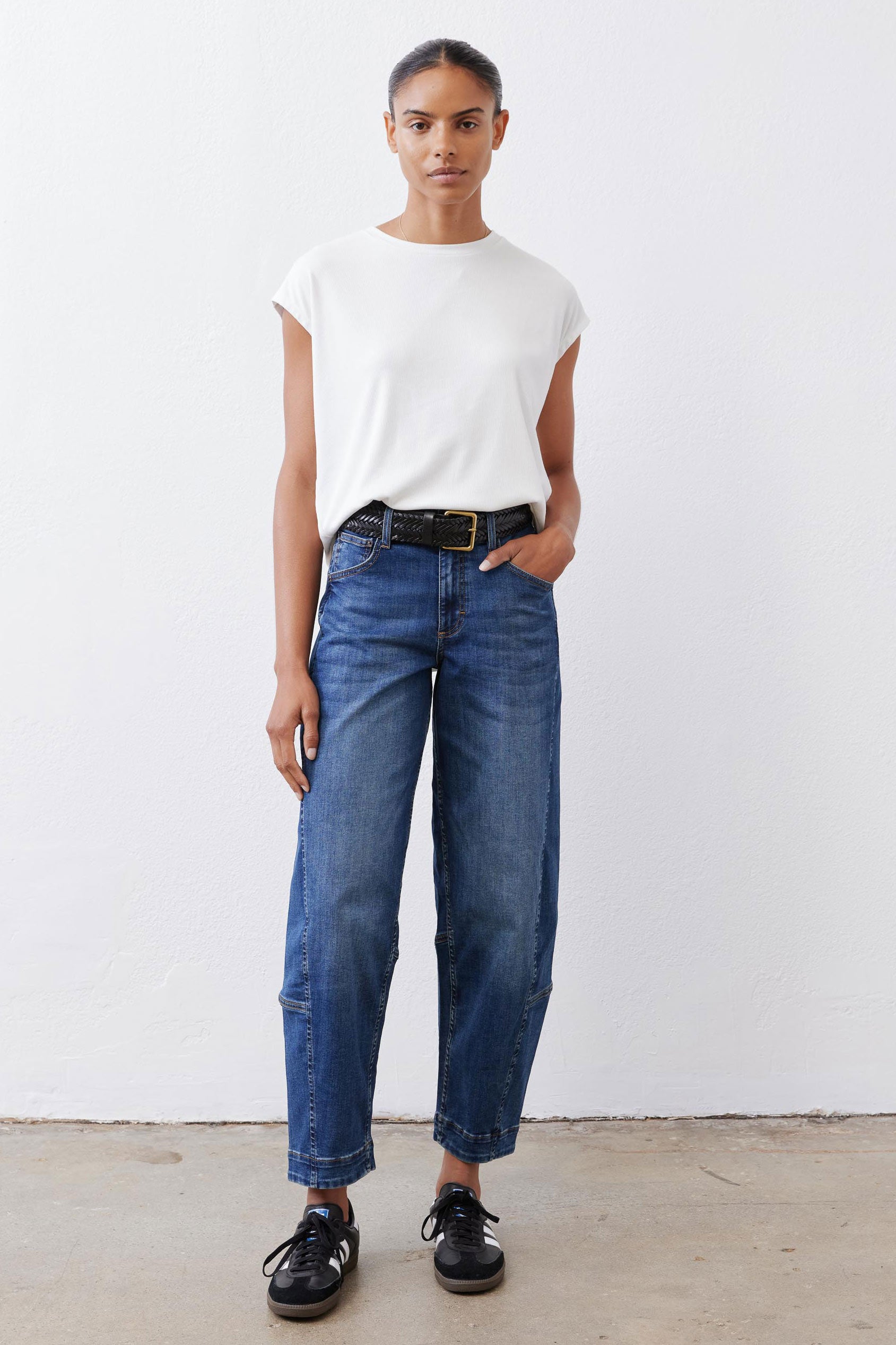 Indigo wide barrel-leg jeans with straight yoke seams and button-front closure