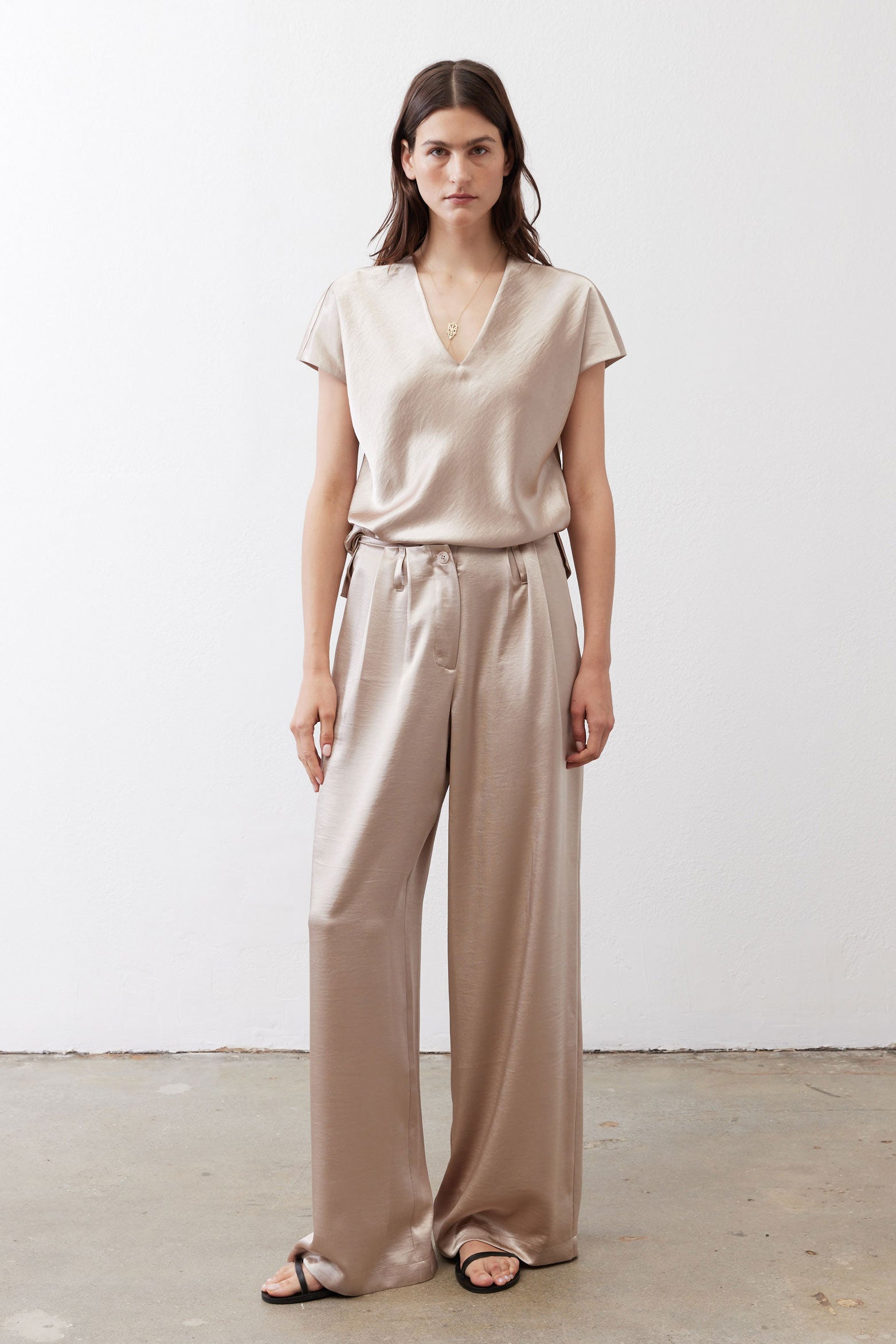 Champagne wide-leg trousers with relaxed fit, elastic waist, and side pockets