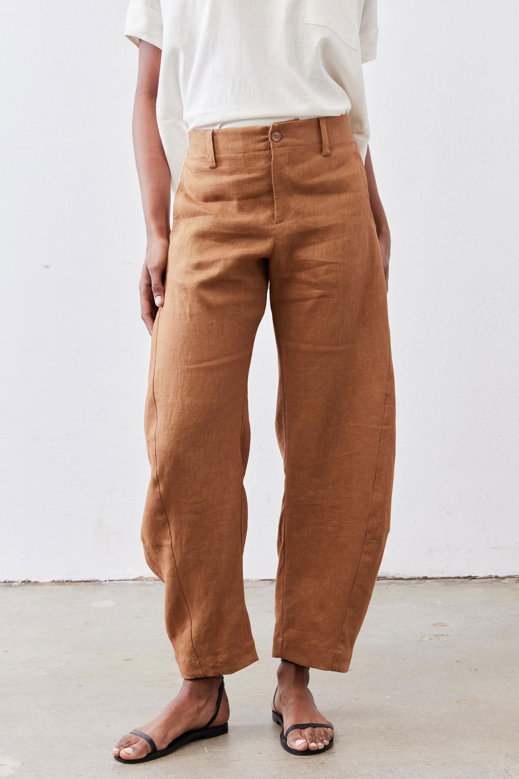 亀井 　Rota brown 1pleats linen pants The Uptown Loose Linen Pants | Caramel – Ruti