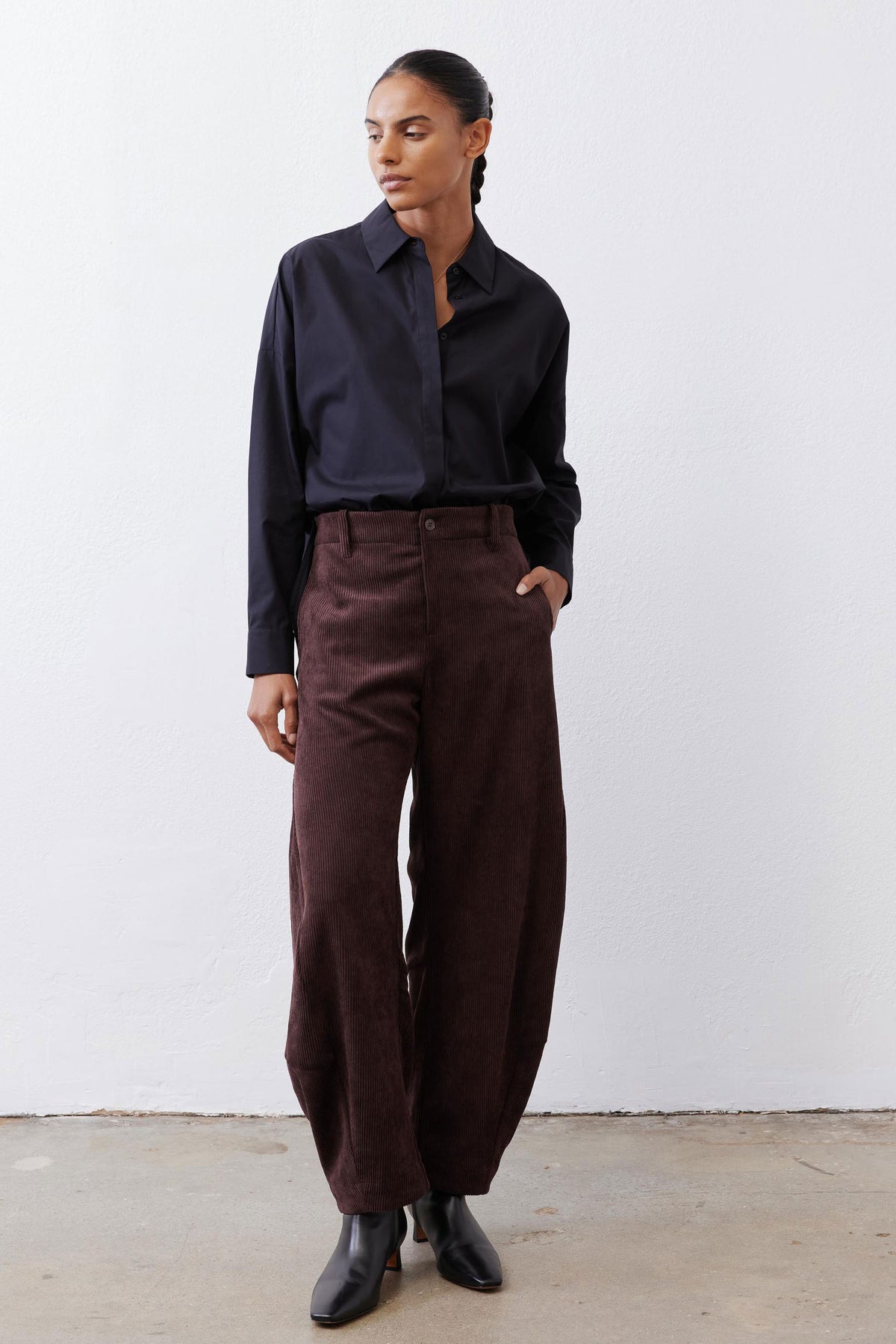 Chocolate-plum corduroy barrel pants, loose fit with front pleats and side pockets