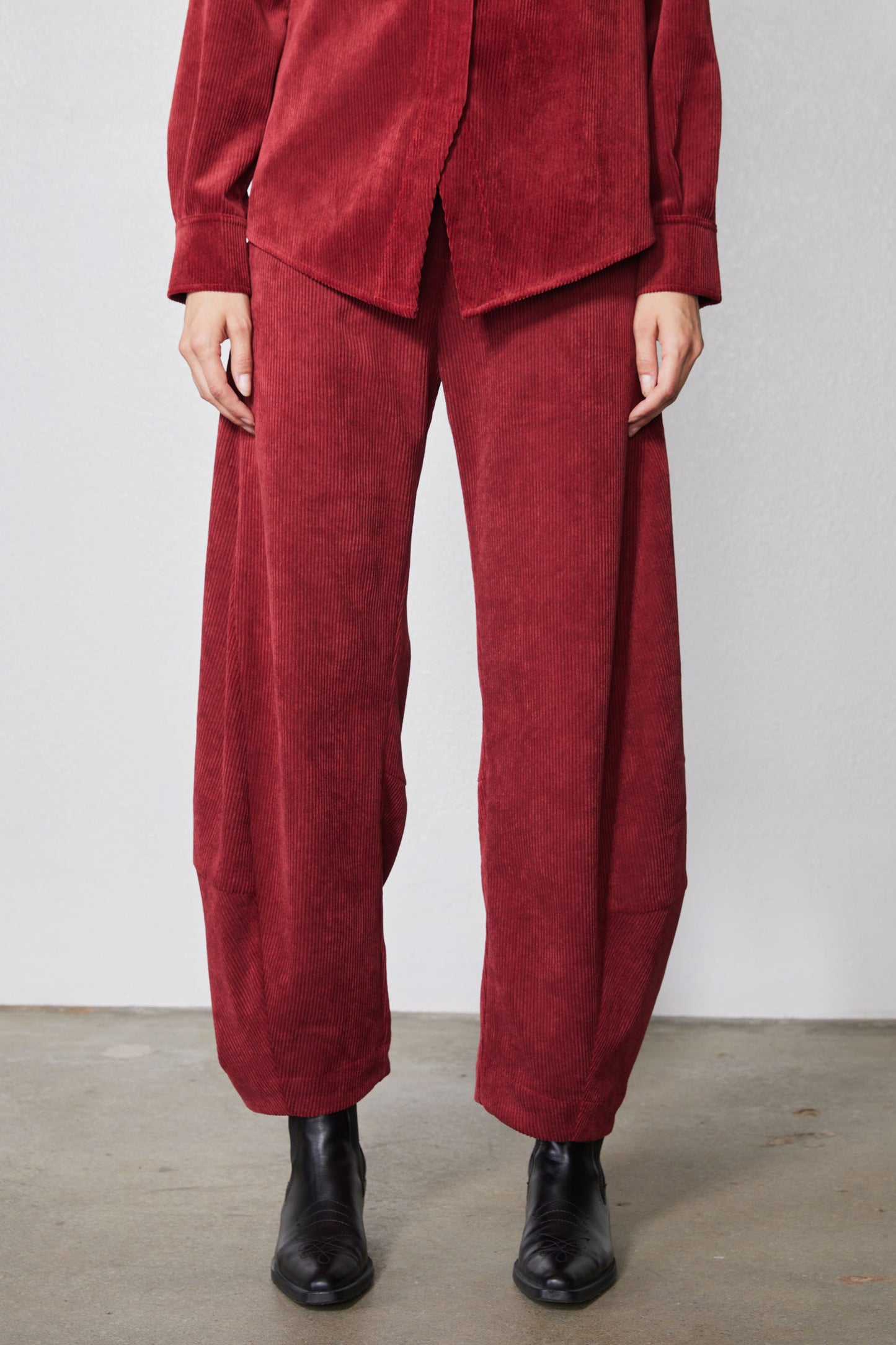 Pomegranate red loose barrel corduroy pants with wide cuffs and side pockets