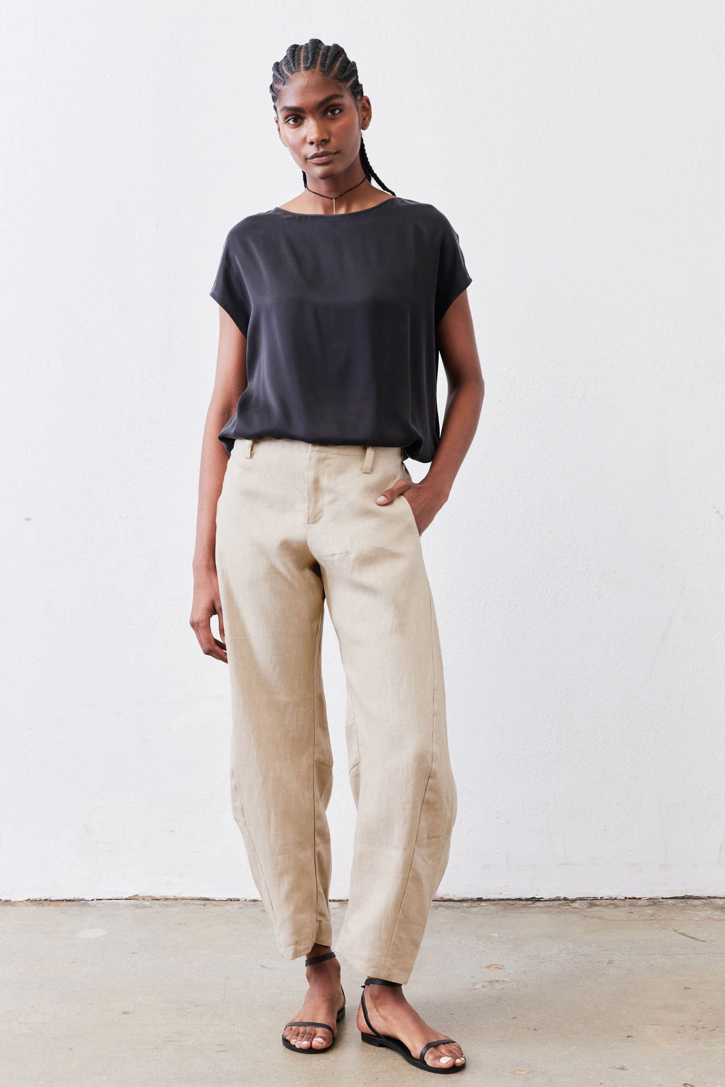 Loose linen pants in light beige, elastic waistband with drawstring, tapered ankle cuffs