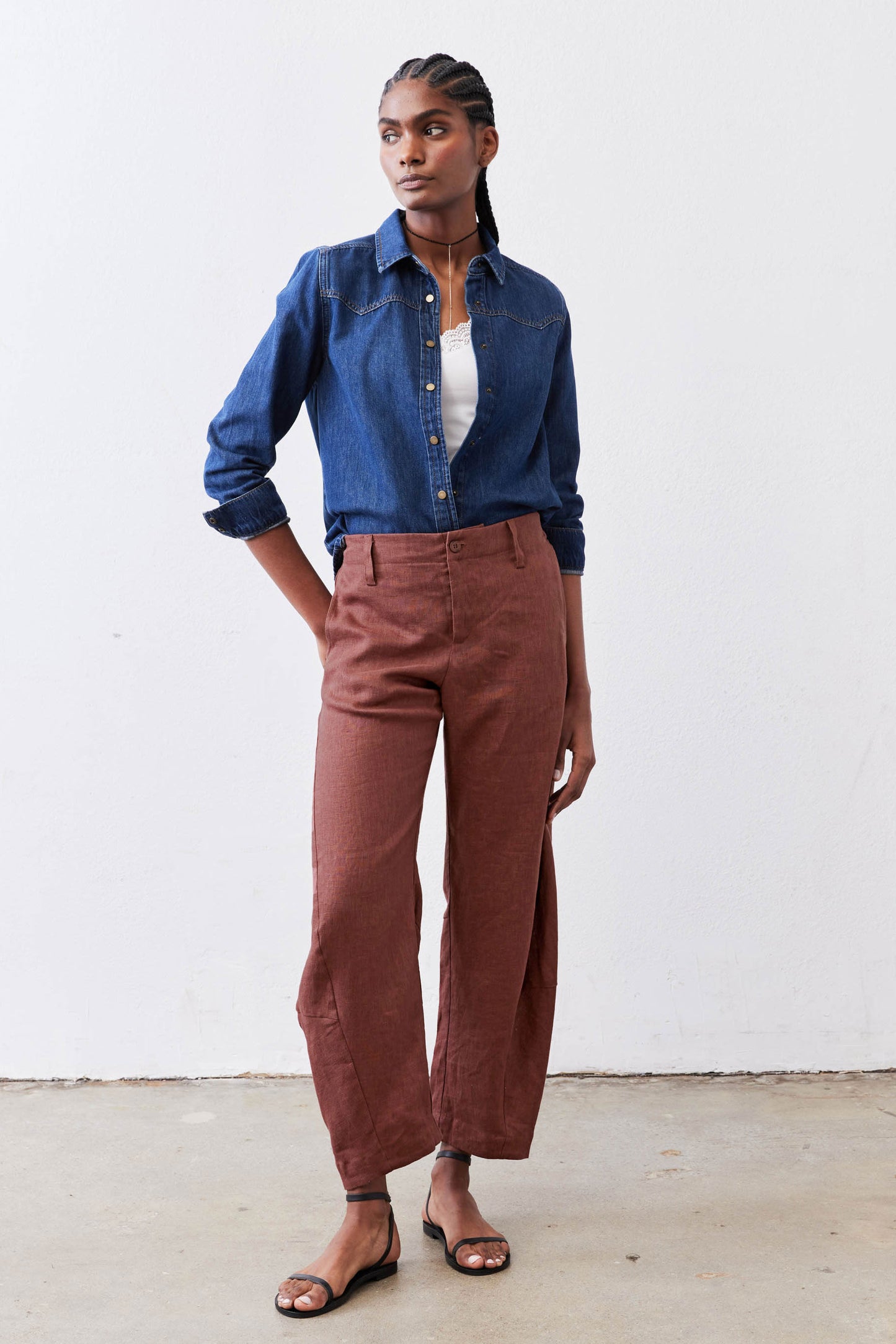 Spice brown loose linen pants, full length with relaxed leg and side pockets