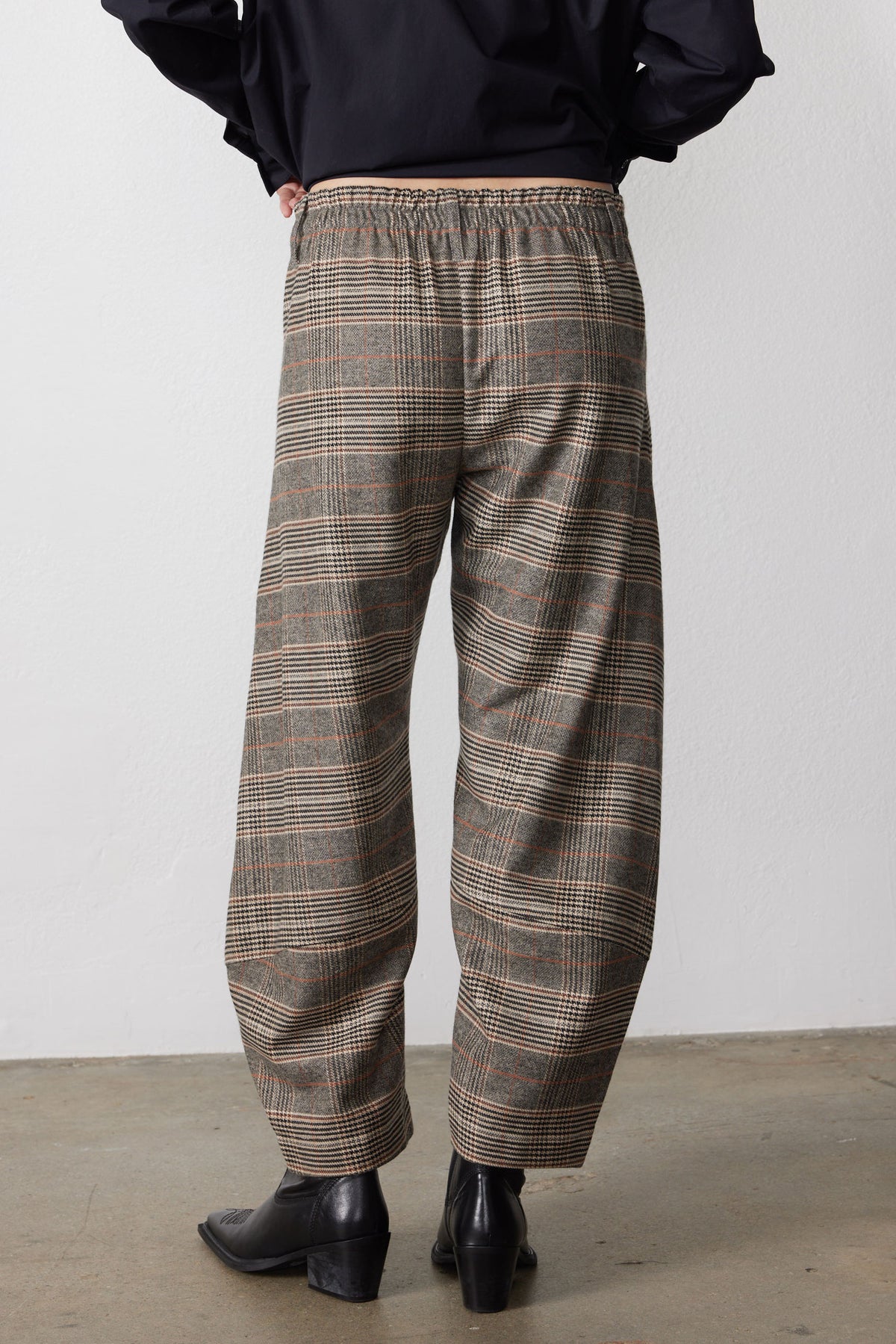 Brown plaid loose pants with elastic waistband and relaxed straight-to-wide leg
