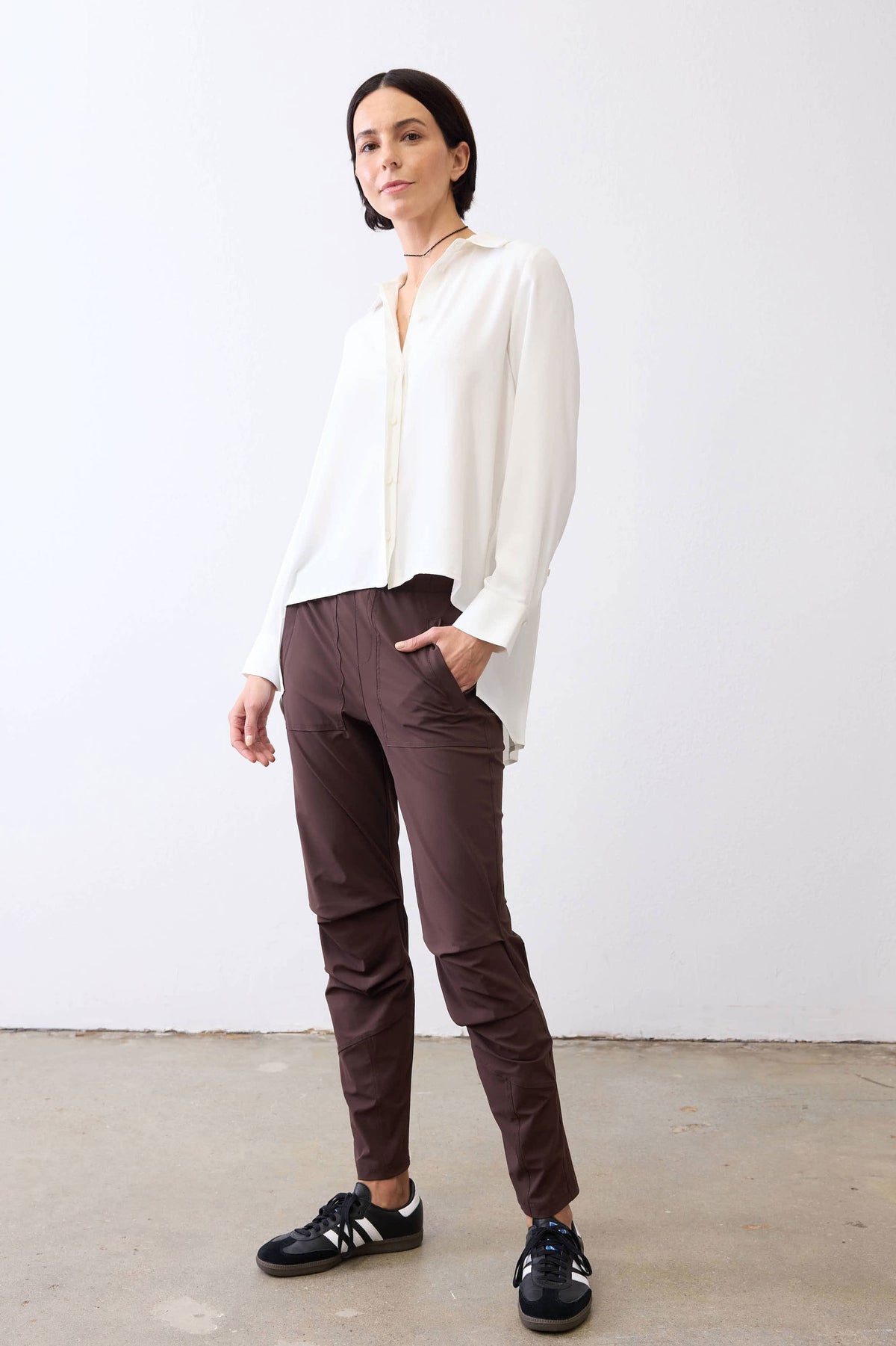Coffee brown tapered pants with elastic waistband and side seam pockets