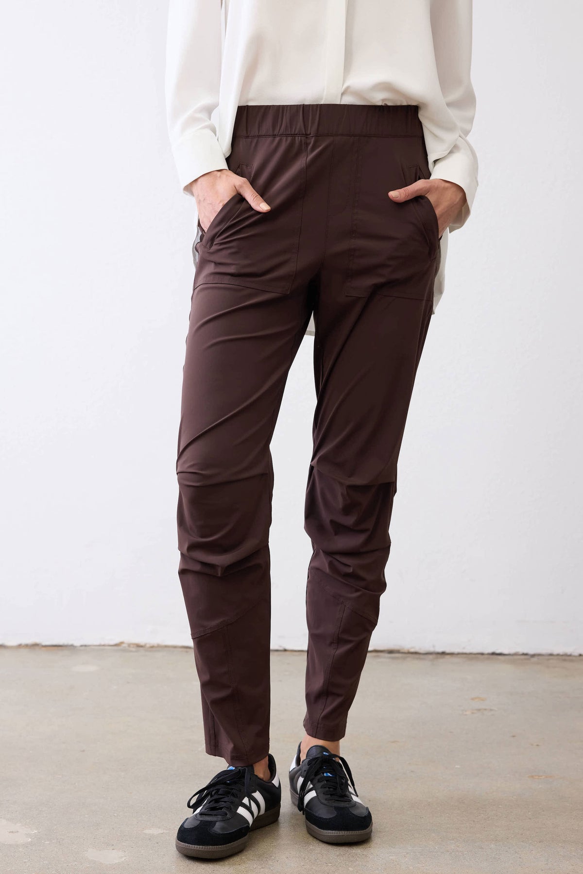 Coffee brown tapered pants with elastic waistband and angled side pockets