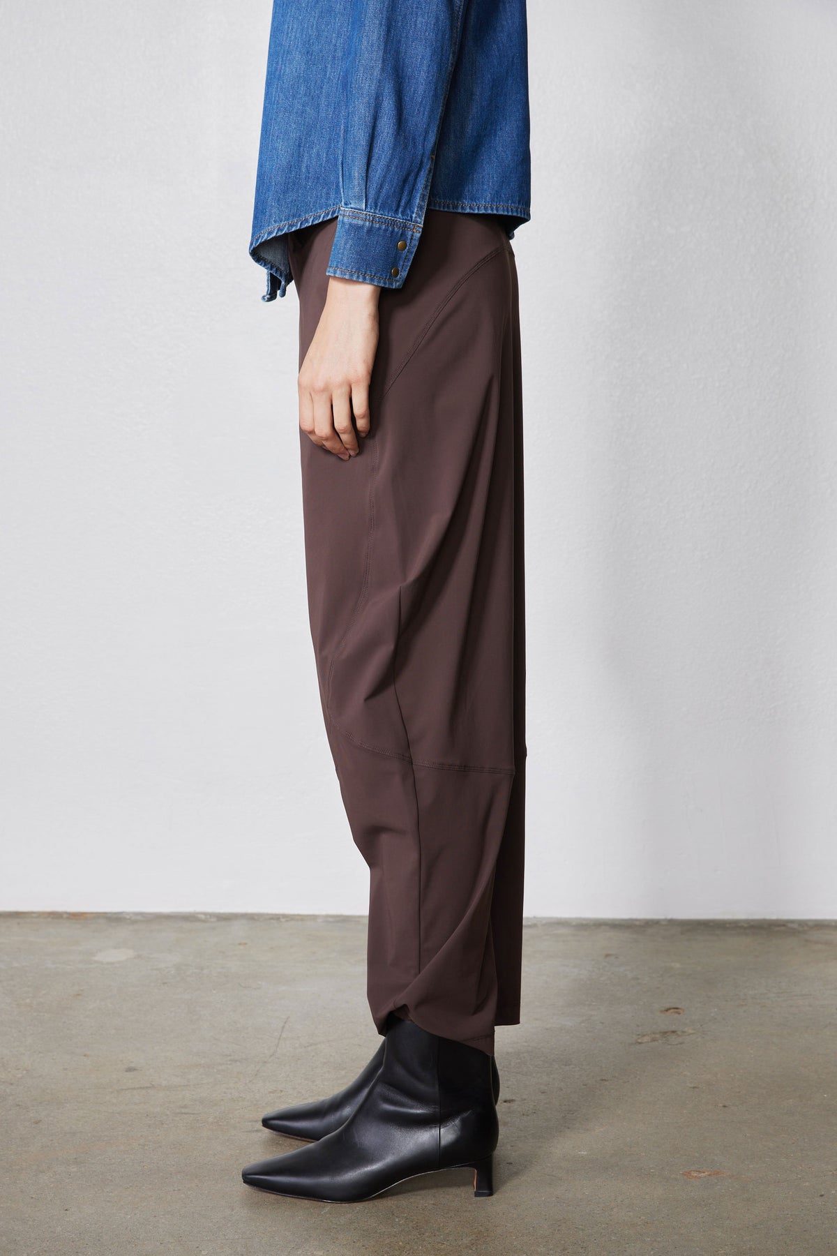 Coffee brown wide-leg pants with tapered ankles and elastic waist