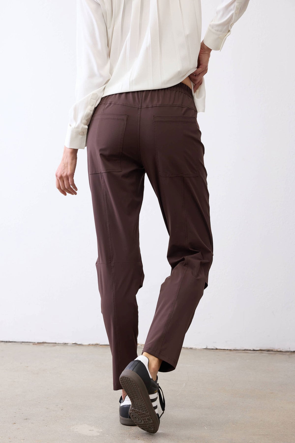 Coffee brown tapered pants with elastic waistband and back pocket seam