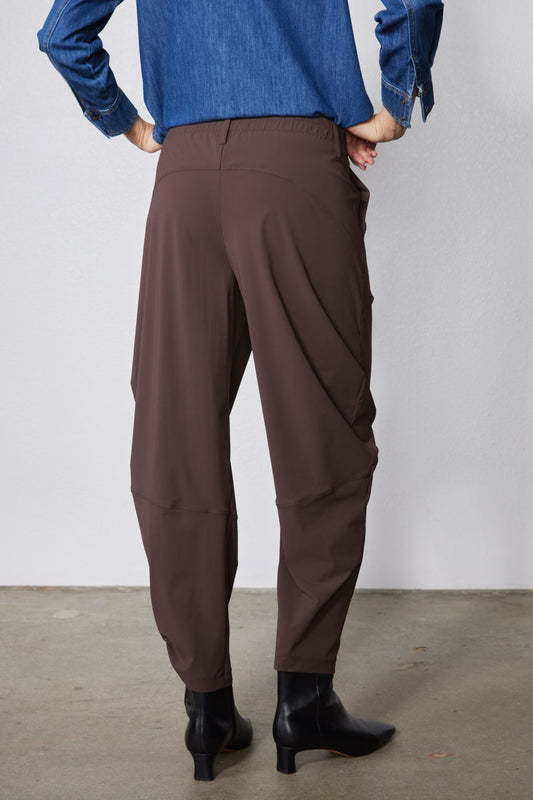 Coffee brown wide-leg pants with stitched pockets and elastic waist