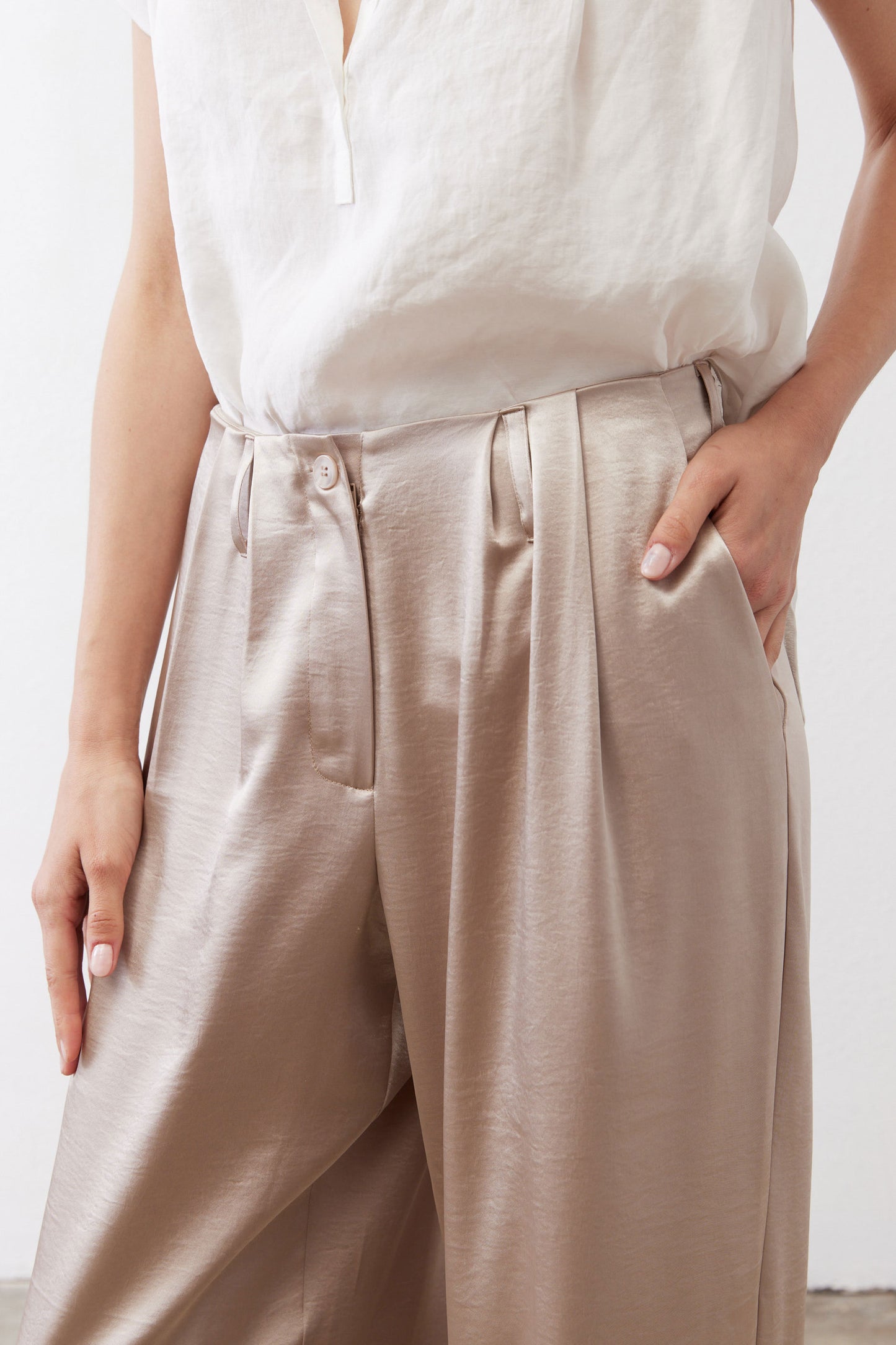 Champagne wide-leg trousers with ruched elastic waist and drawstring ties