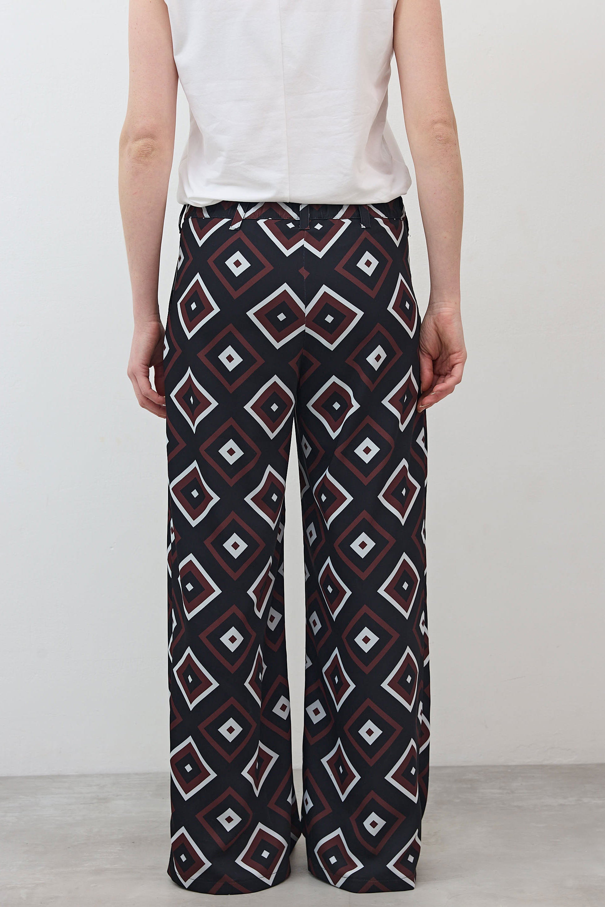 Wide-leg trousers with diamond geometric print and high waist, full length
