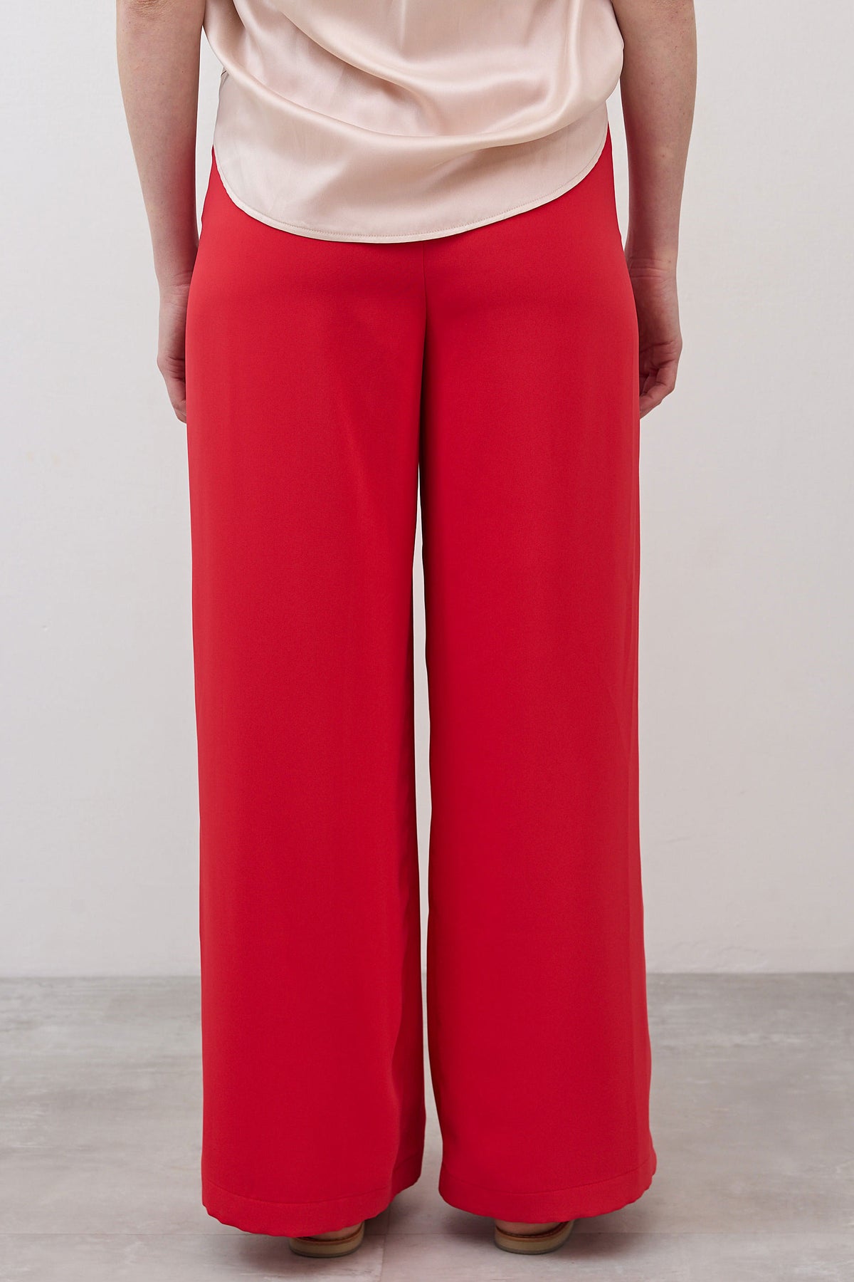 Tomato red wide-leg trousers with wide straight legs and ankle-length hem