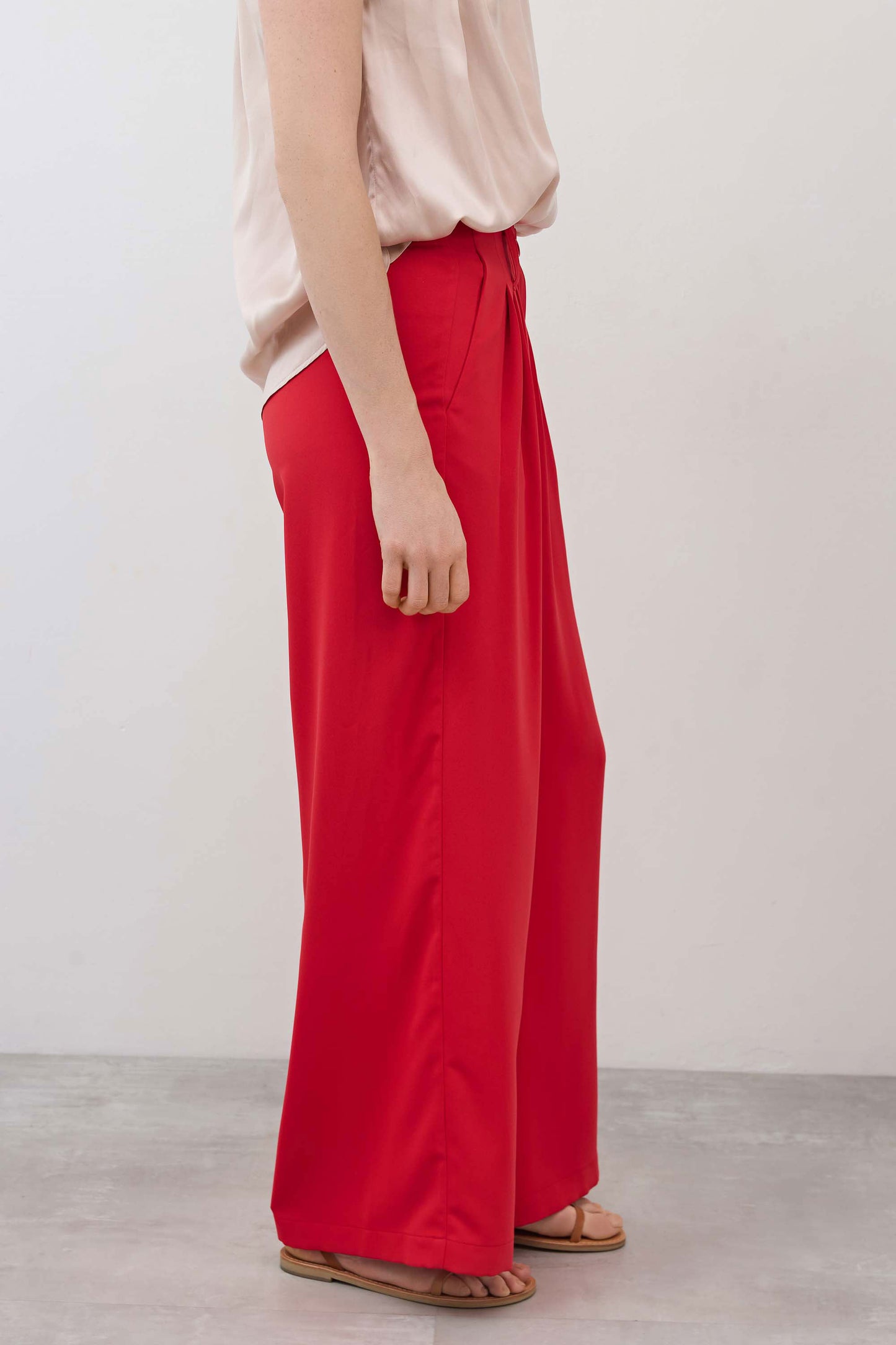 Tomato wide-leg trousers, side view with ankle-length wide hem