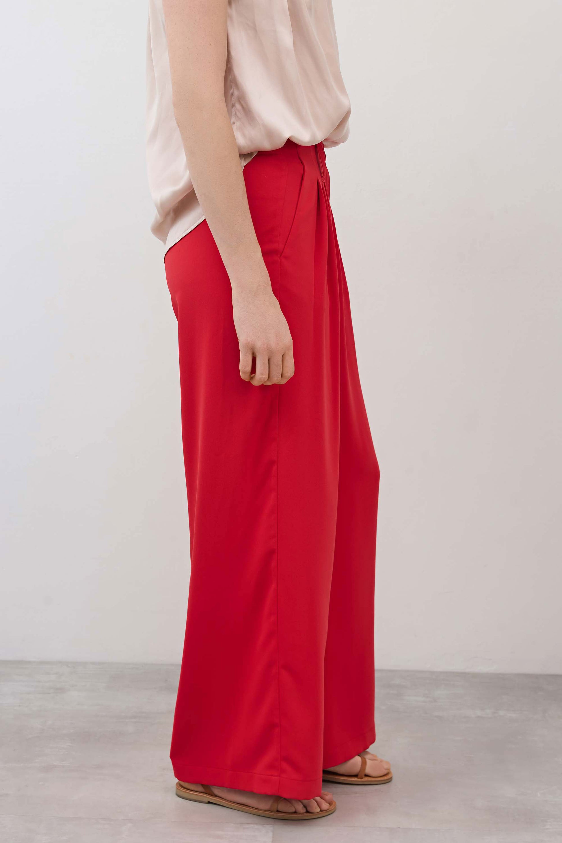 Tomato wide-leg trousers, side view with ankle-length wide hem